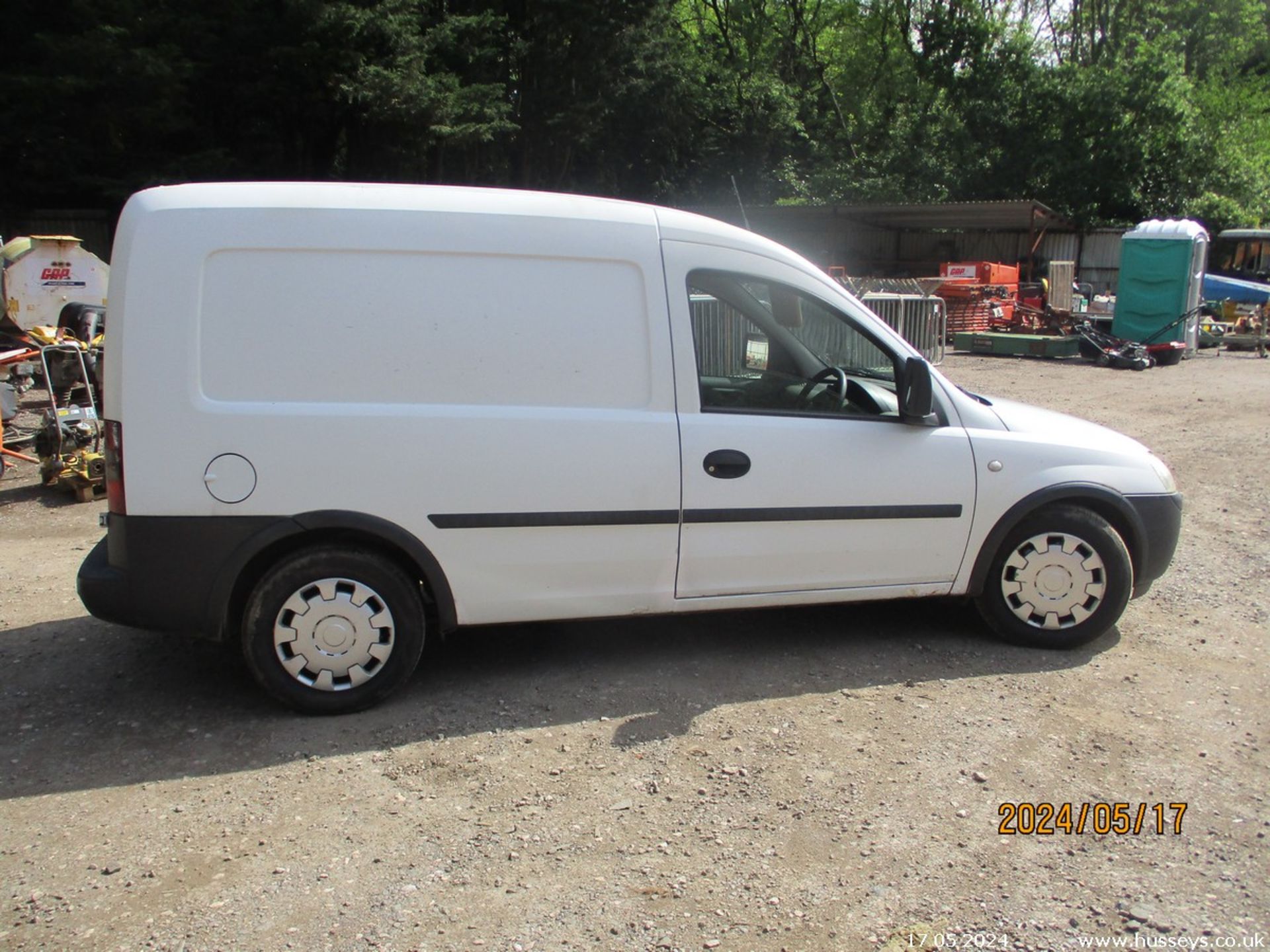 06/06 VAUXHALL COMBO 1700 CDTI 16V - 1248cc 5dr Van (White) - Image 9 of 19