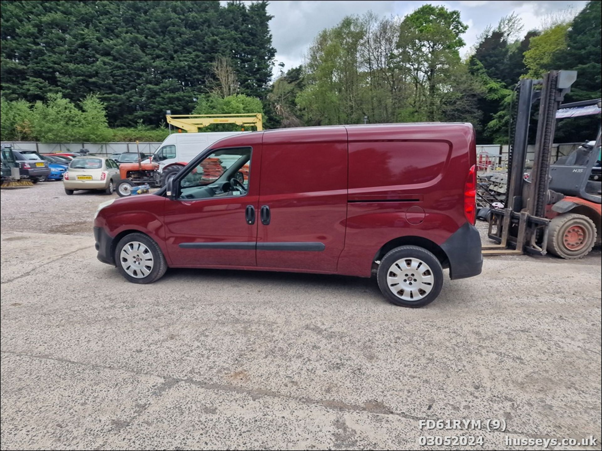 12/61 FIAT DOBLO 16V MULTIJET - 1956cc 6dr Van (Red, 187k) - Image 10 of 48