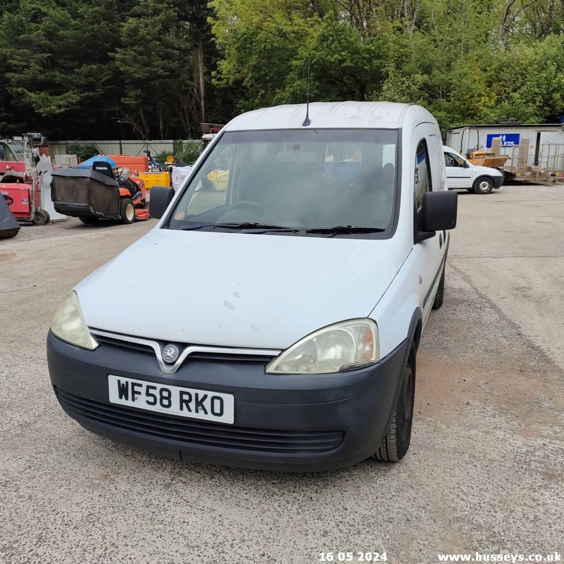 08/58 VAUXHALL COMBO CDTI SWB - 1248cc Van (White, 71k) - Image 10 of 62