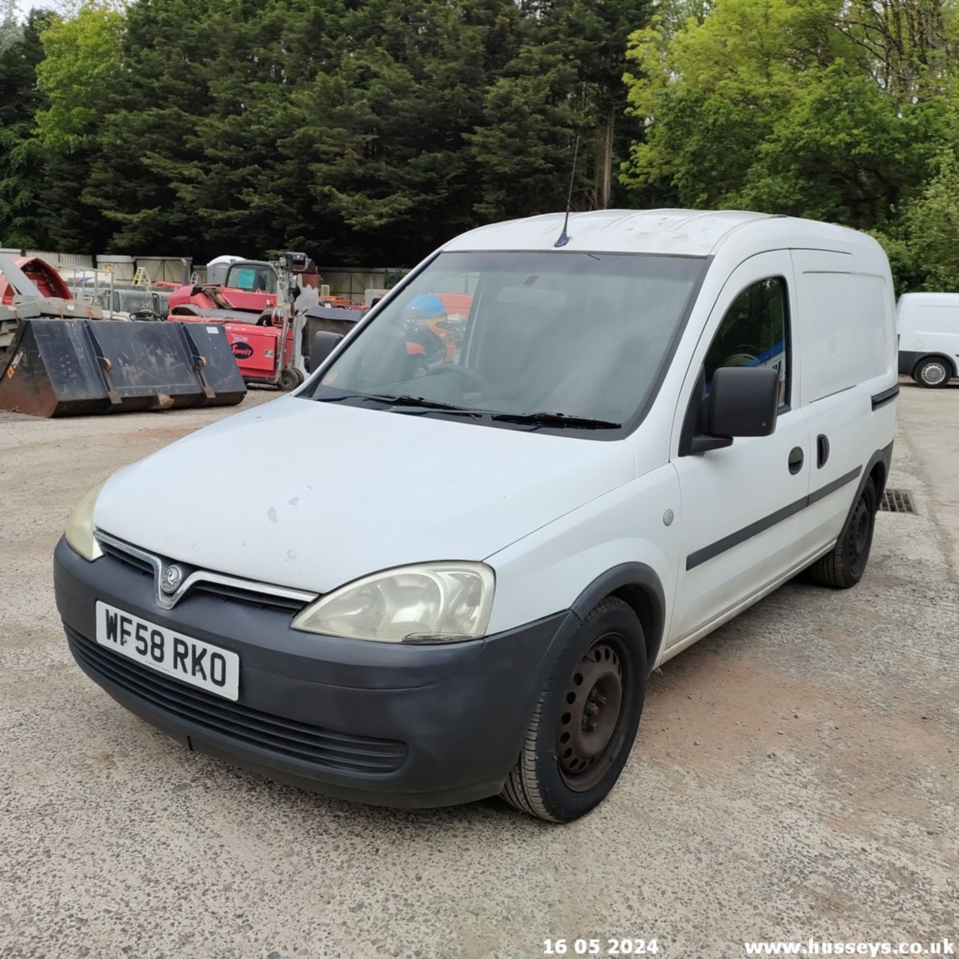 08/58 VAUXHALL COMBO CDTI SWB - 1248cc Van (White, 71k) - Image 11 of 62