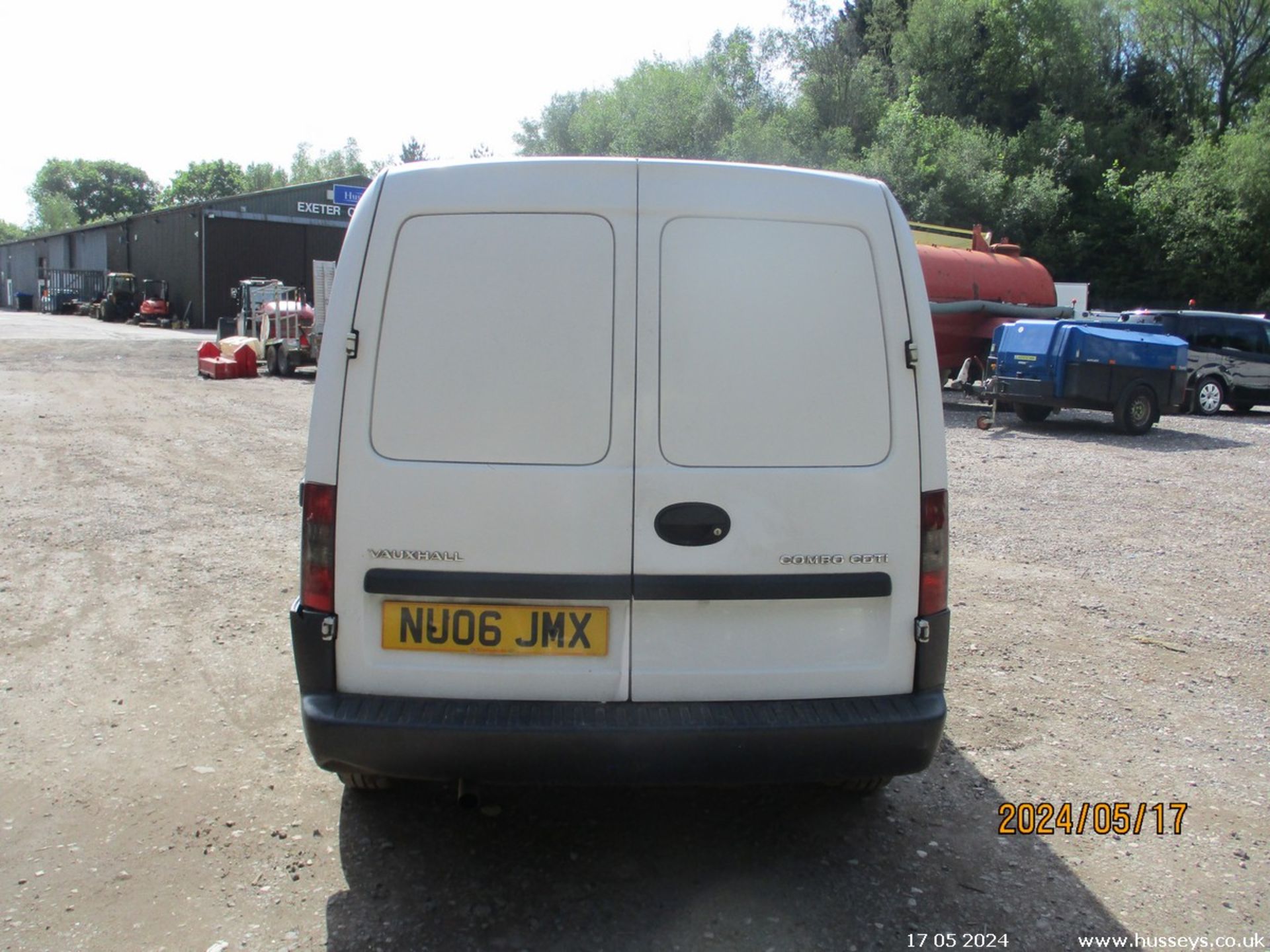 06/06 VAUXHALL COMBO 1700 CDTI 16V - 1248cc 5dr Van (White) - Image 7 of 19