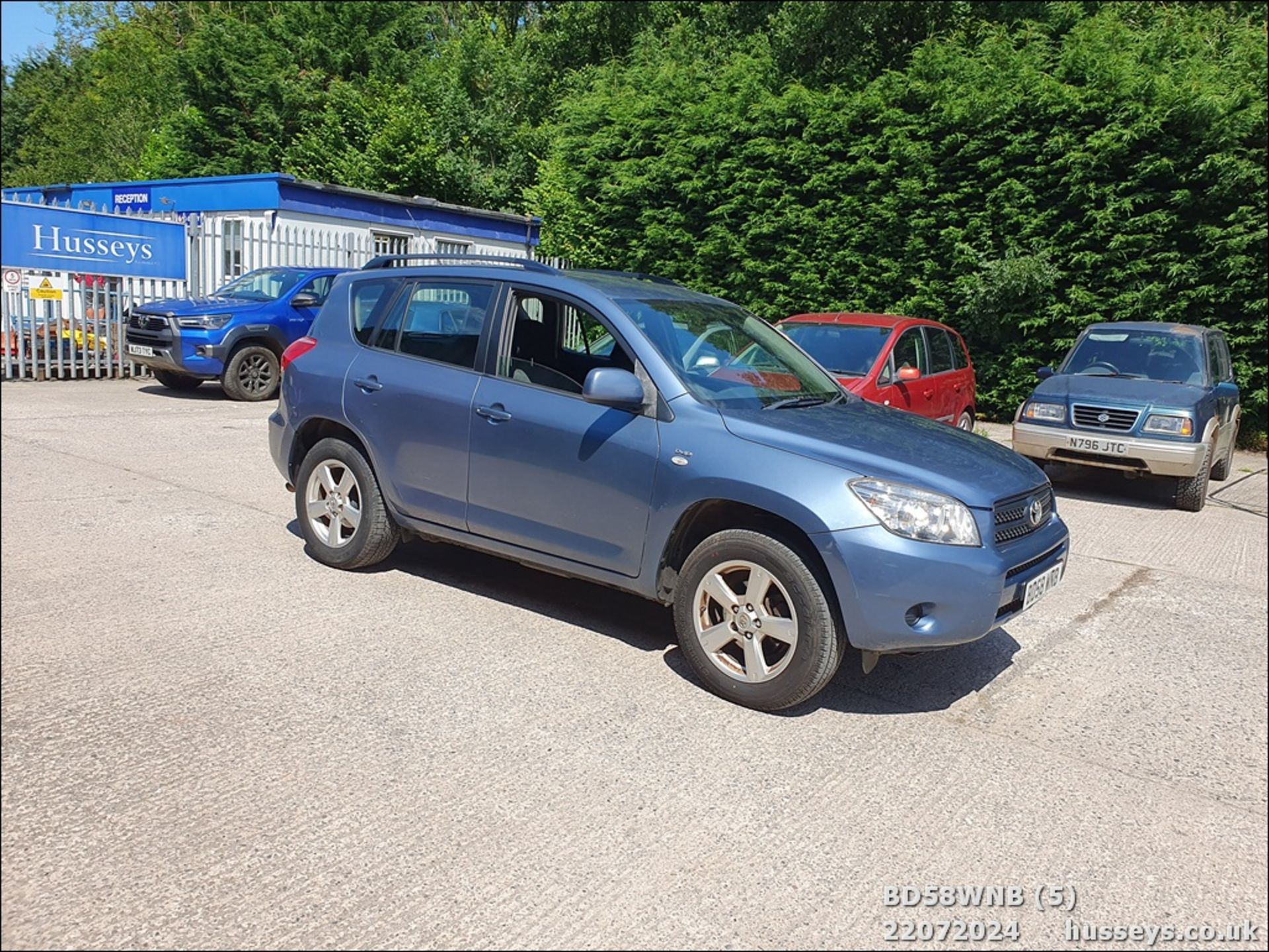 09/58 TOYOTA RAV4 XT3 D-4D - 2231cc 5dr Estate (Blue, 175k) - Image 6 of 49