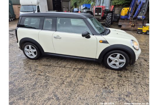 09/09 MINI COOPER CLUBMAN - 1598cc 5dr Estate (White, 135k) - Image 1 of 14