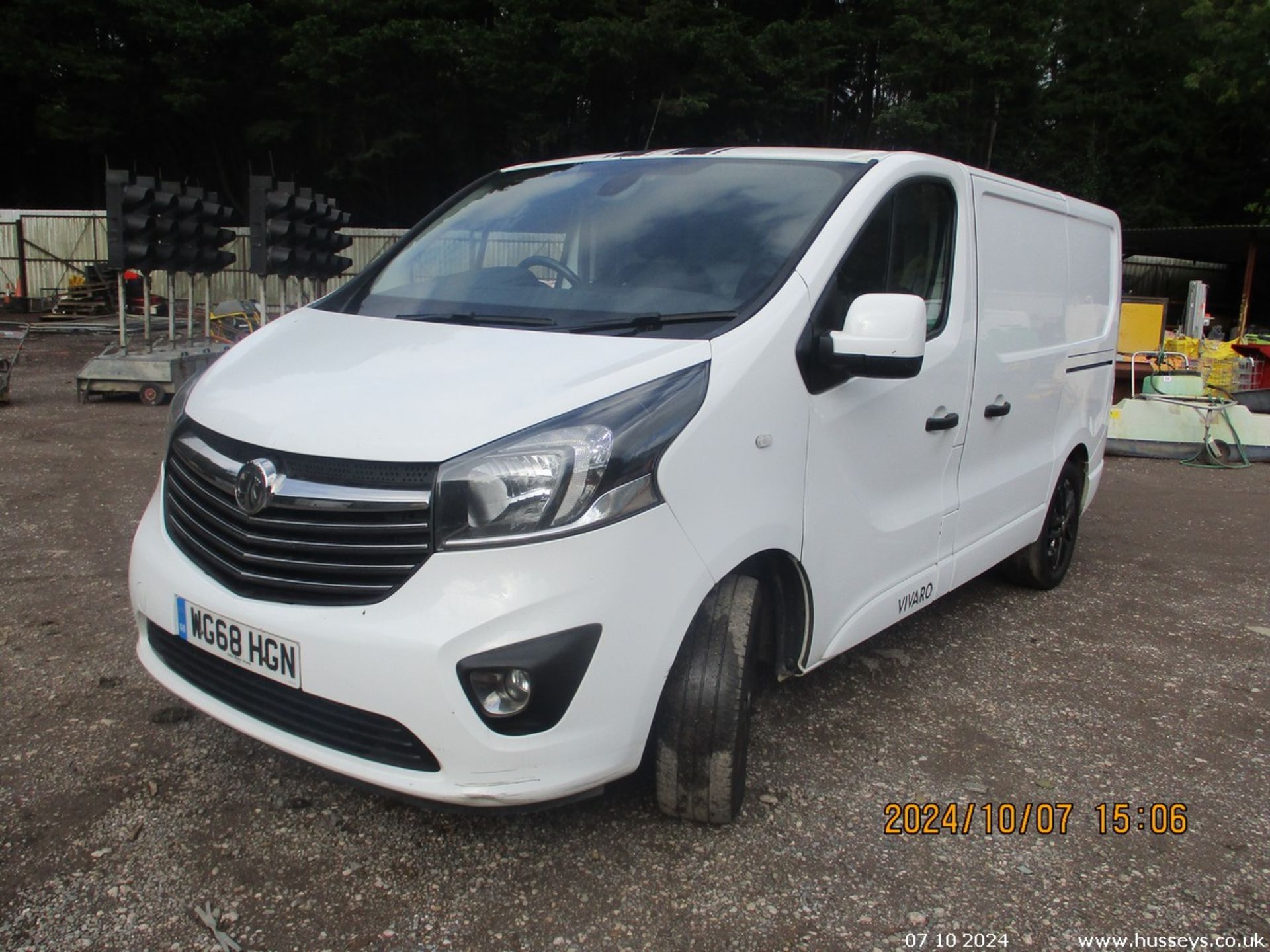 18/68 VAUXHALL VIVARO 2700 LE NAV CDTI B - 1598cc 5dr Van (White) - Image 3 of 23