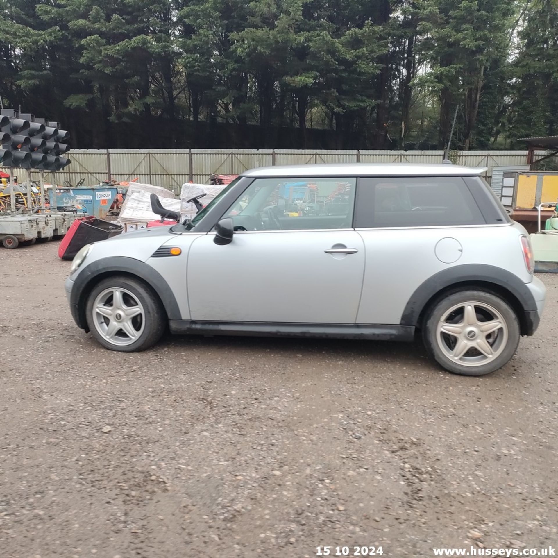 12/10 MINI COOPER - 1598cc 3dr Hatchback (Silver) - Image 18 of 63