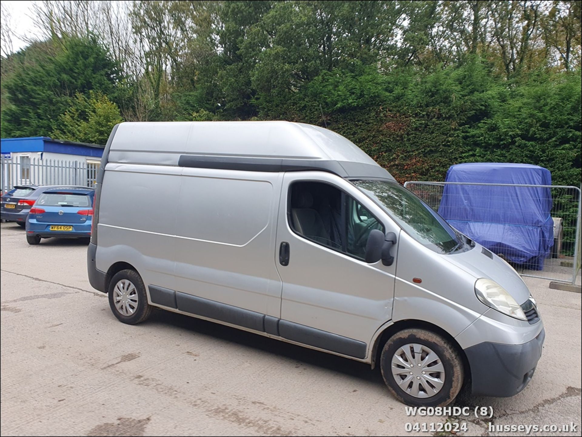 08/08 VAUXHALL VIVARO 2900 CDTI LWB - 1995cc 5dr Van (Silver, 120k) - Image 8 of 46