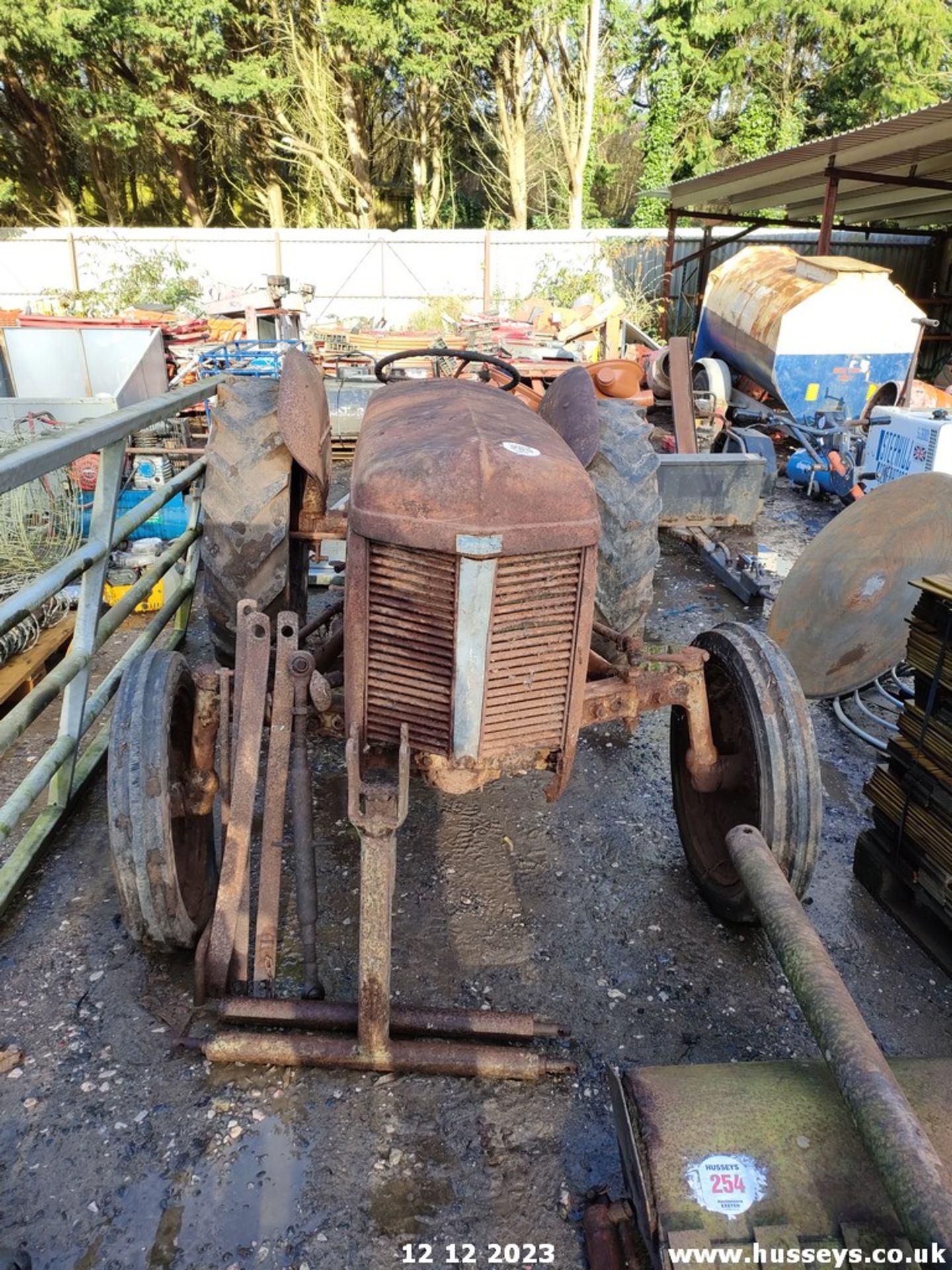 FERGIE T20 TRACTOR - BARN FIND - Image 2 of 7