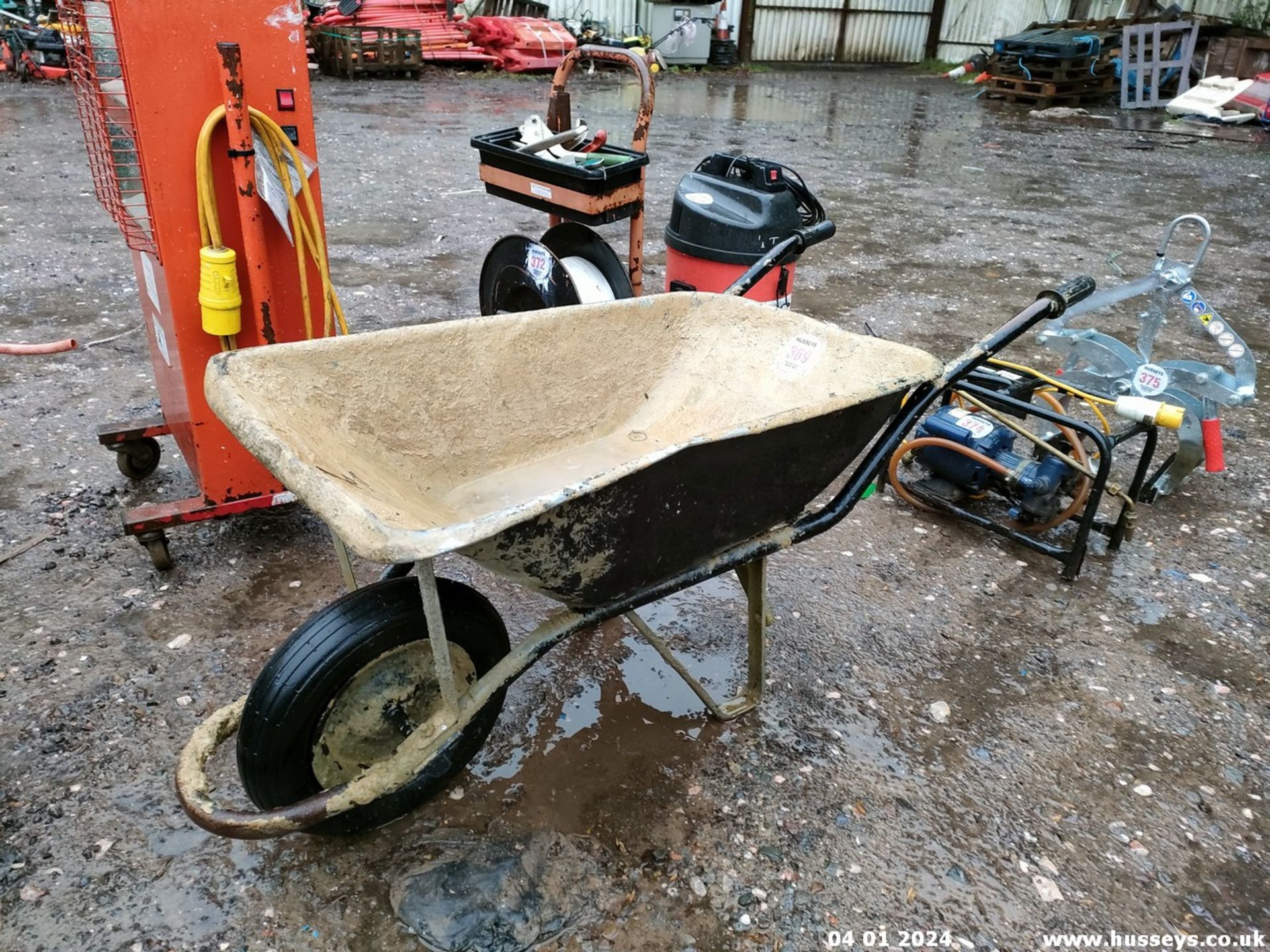 WHEELBARROW