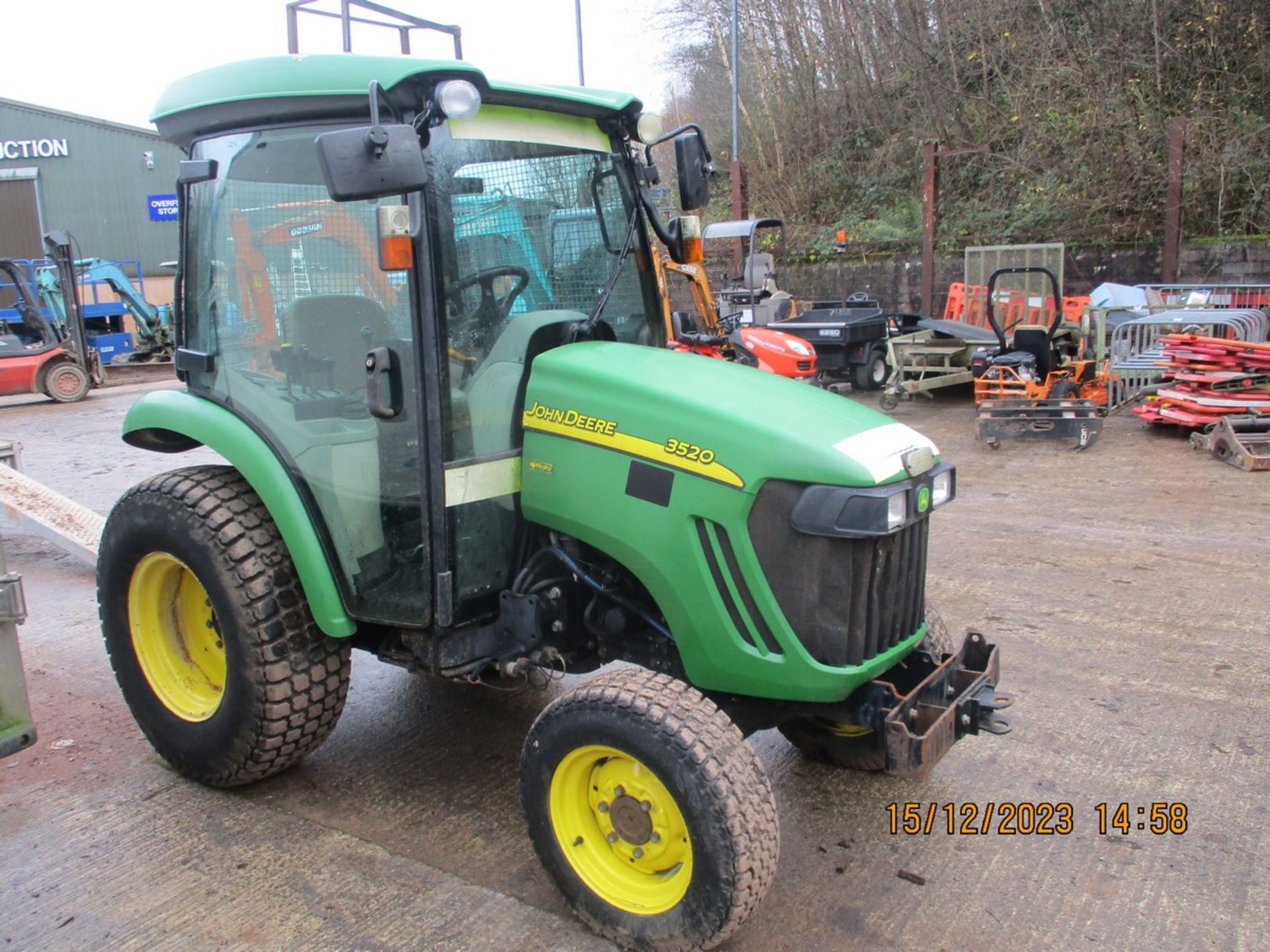 JOHN DEERE 3520 TRACTOR 2009 SHOWS 2250HRS C.W V5 SHOWING 1 COUNCIL OWNER FROM NEW NON RUNNER