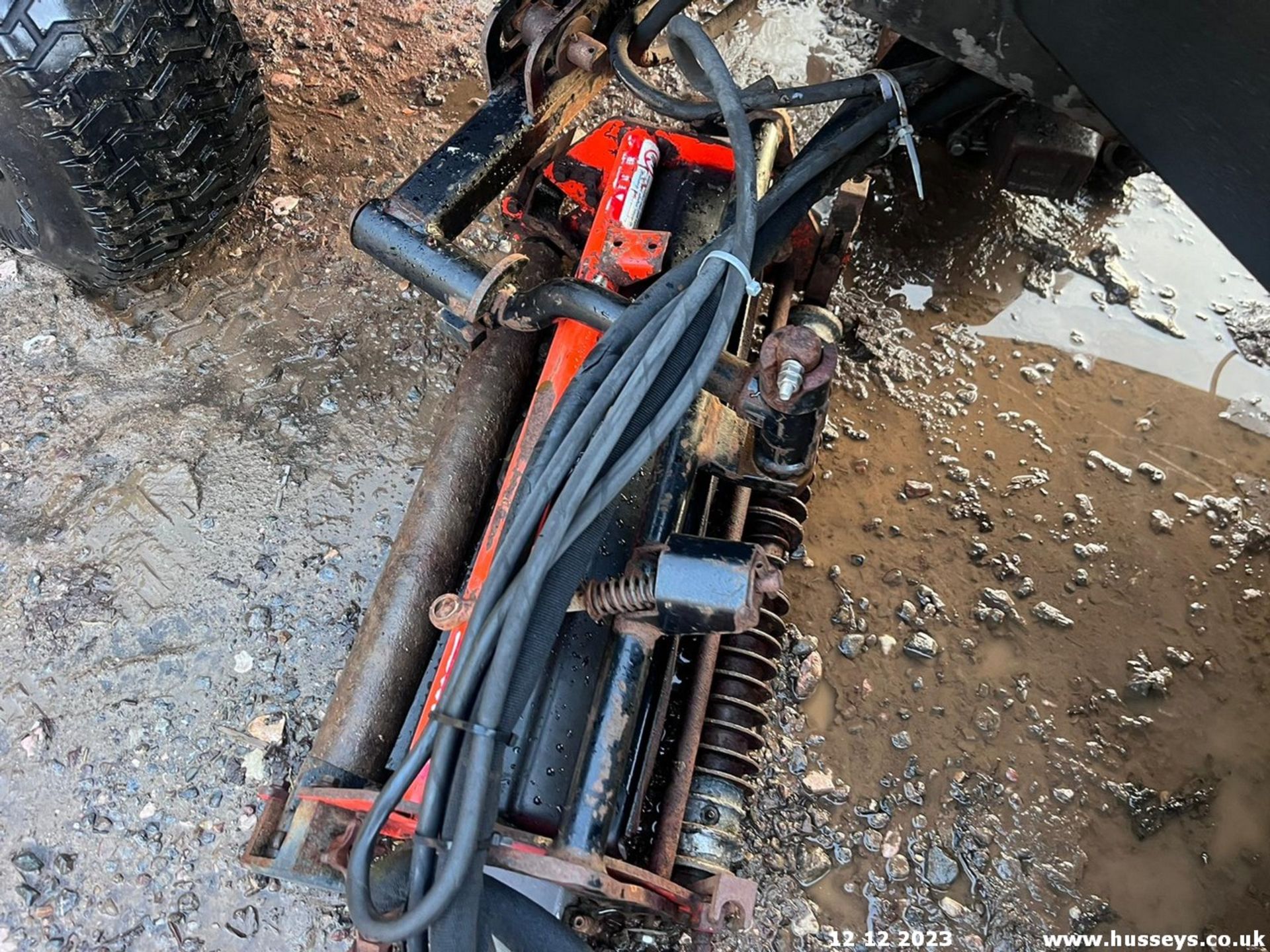 JACOBSEN LF3800 5 GANG MOWER 4WD KUBOTA ENGINE - Image 7 of 13