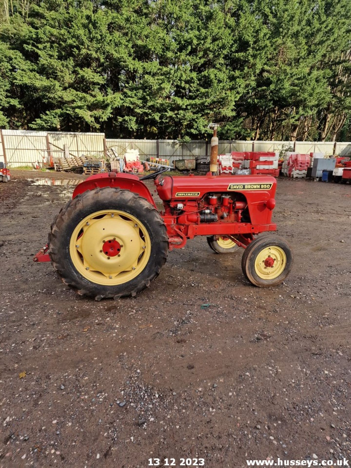 DAVID BROWN 950 IMPLEMATIC TRACTOR VCJ 79 SHOWING AS 1 OWNER ON HPI YEAR 1960 - Image 4 of 6