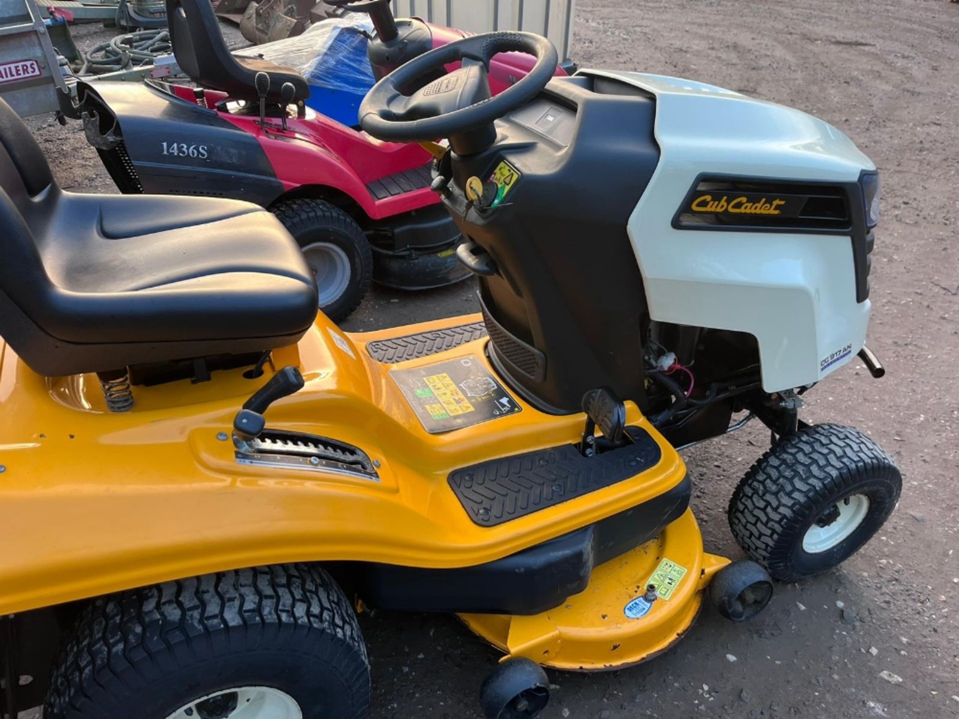 CUB CADET RIDE ON MOWER - Image 2 of 5