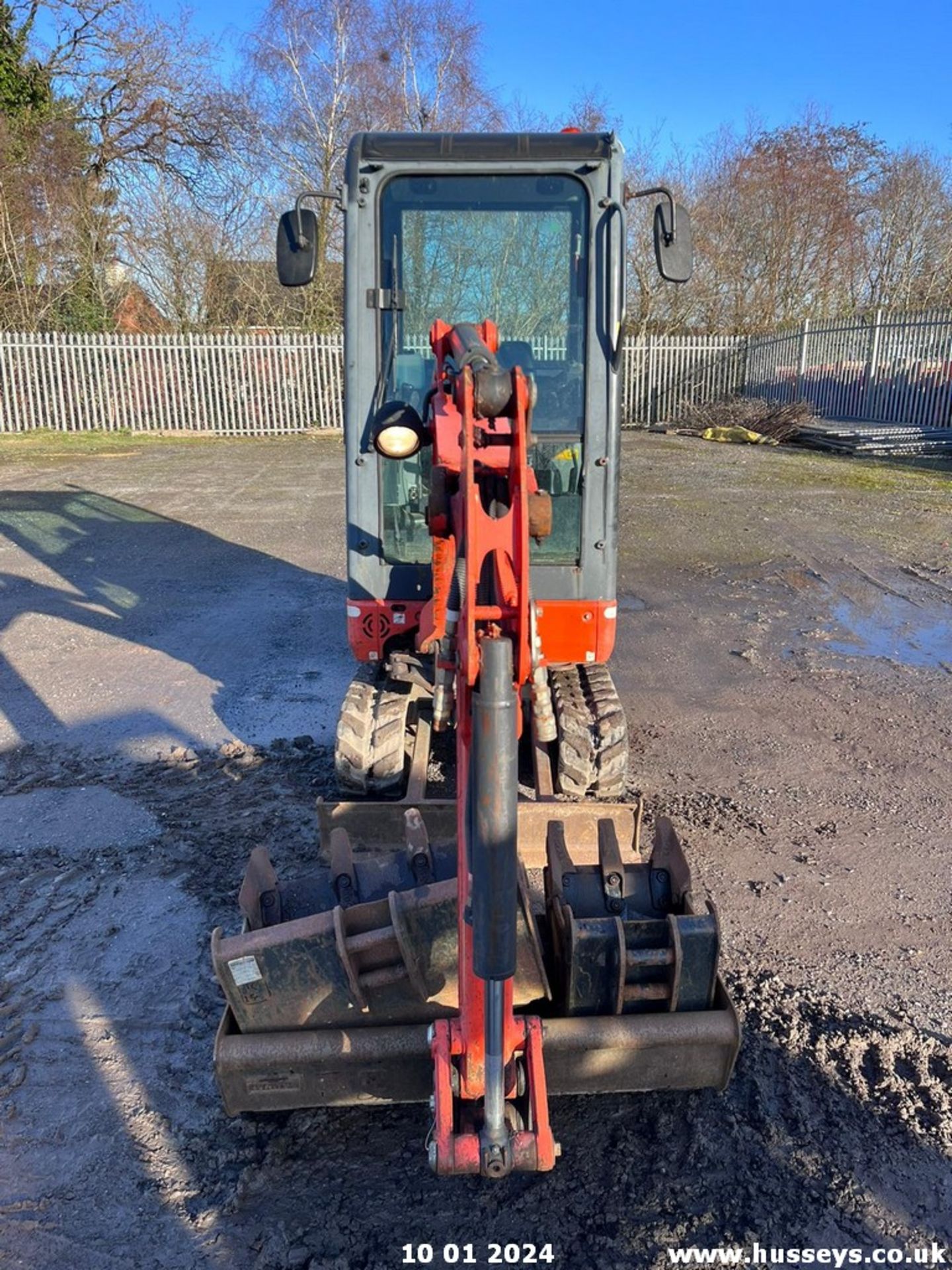 KUBOTA KX015-4 DIGGER 2017 1886HRS 3 BUCKETS & QH, RED & BLACK KEYS RTD - Image 3 of 13