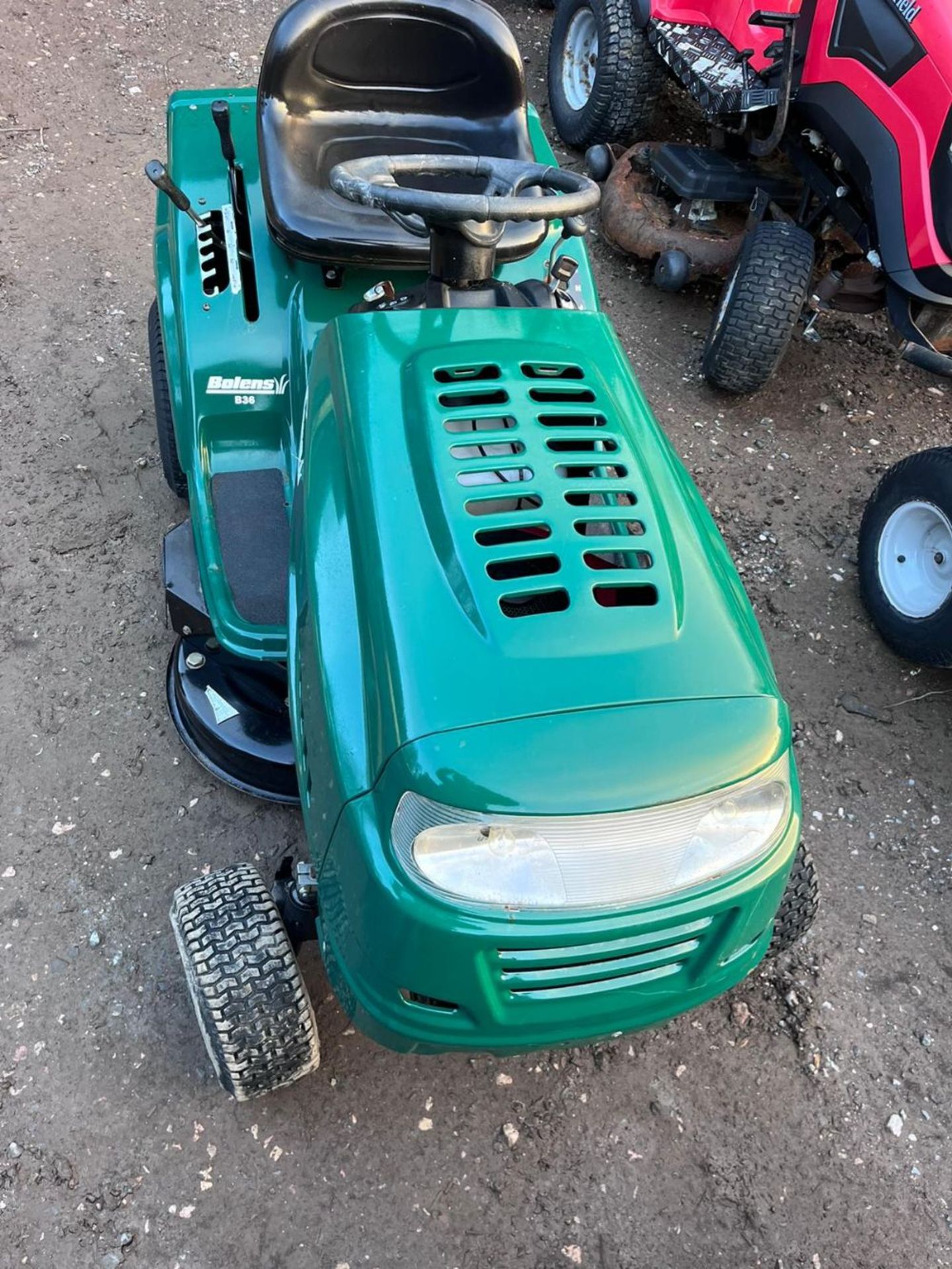 BOLENS RIDE ON MOWER - Image 3 of 4