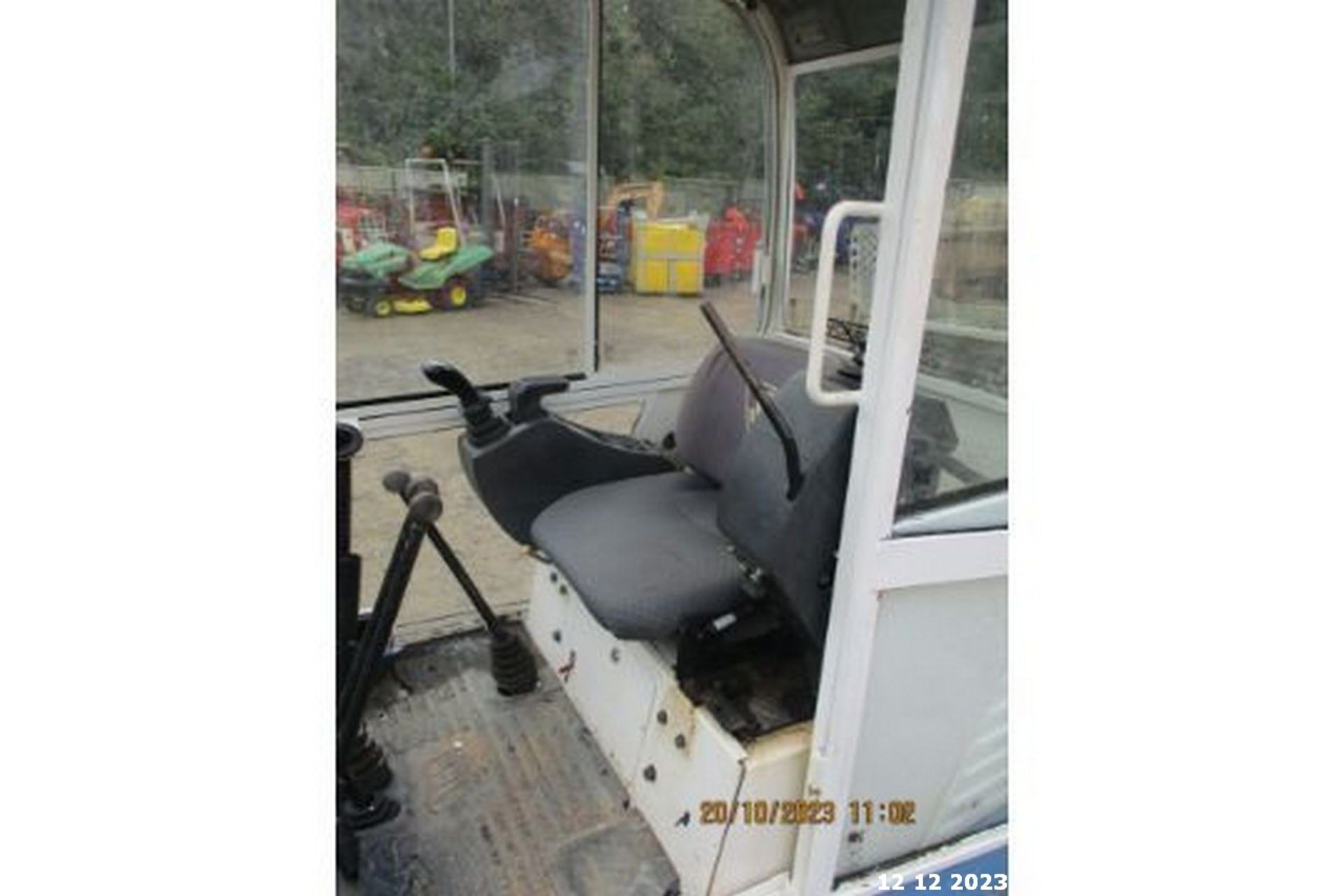 JCB 8015 MINI DIGGER C.W 3 BUCKETS SHOWING 3300HRS - Bild 7 aus 11