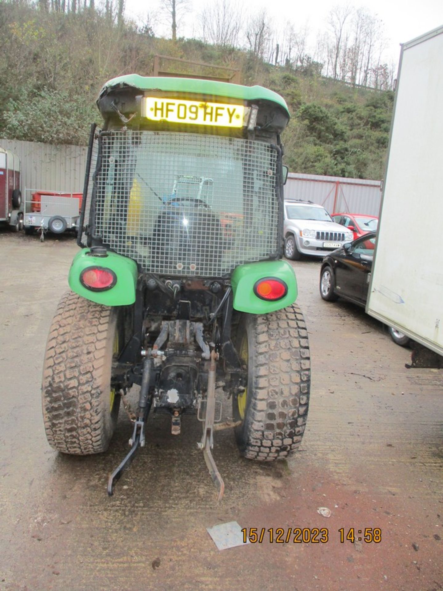 JOHN DEERE 3520 TRACTOR 2009 SHOWS 2250HRS C.W V5 SHOWING 1 COUNCIL OWNER FROM NEW NON RUNNER - Image 5 of 6