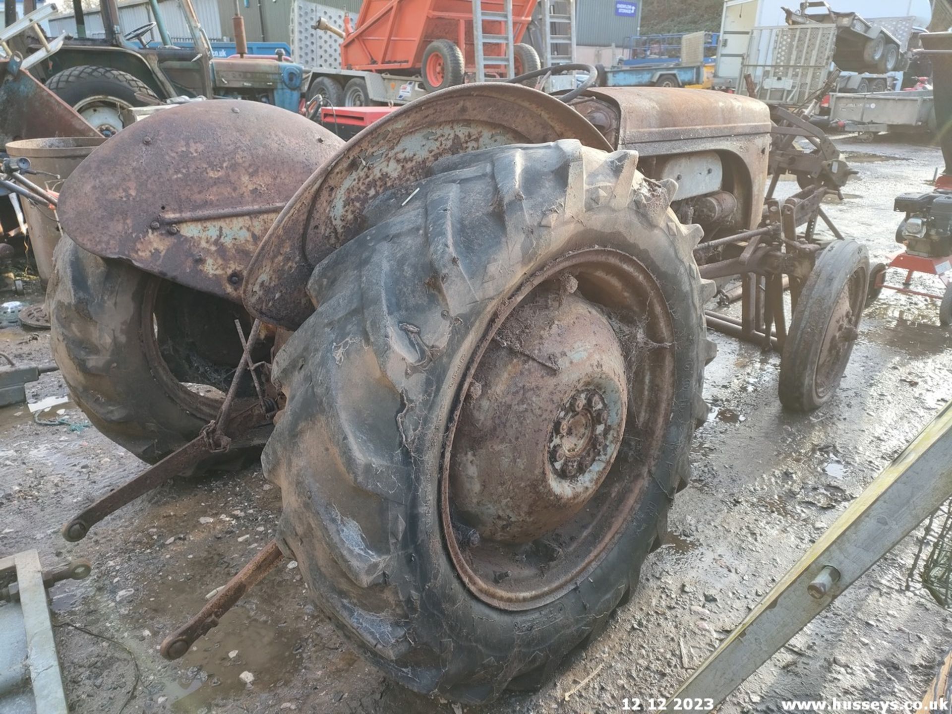 FERGIE T20 TRACTOR - BARN FIND - Image 6 of 7
