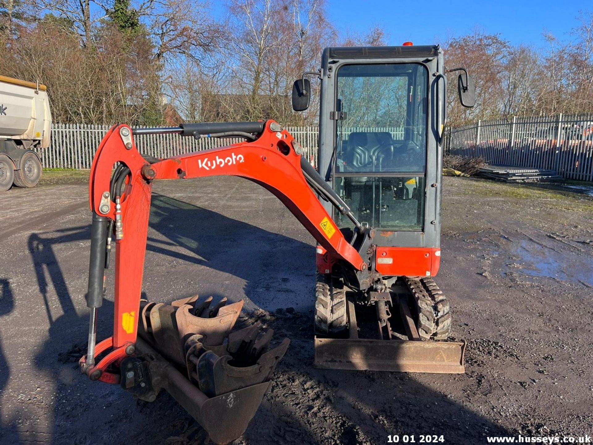 KUBOTA KX015-4 DIGGER 2017 1886HRS 3 BUCKETS & QH, RED & BLACK KEYS RTD - Bild 2 aus 13