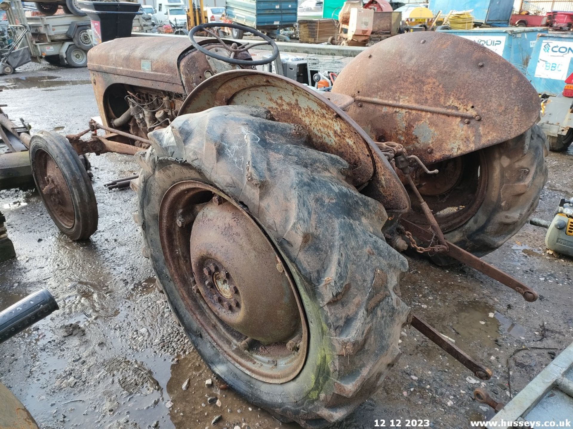 FERGIE T20 TRACTOR - BARN FIND - Image 4 of 7