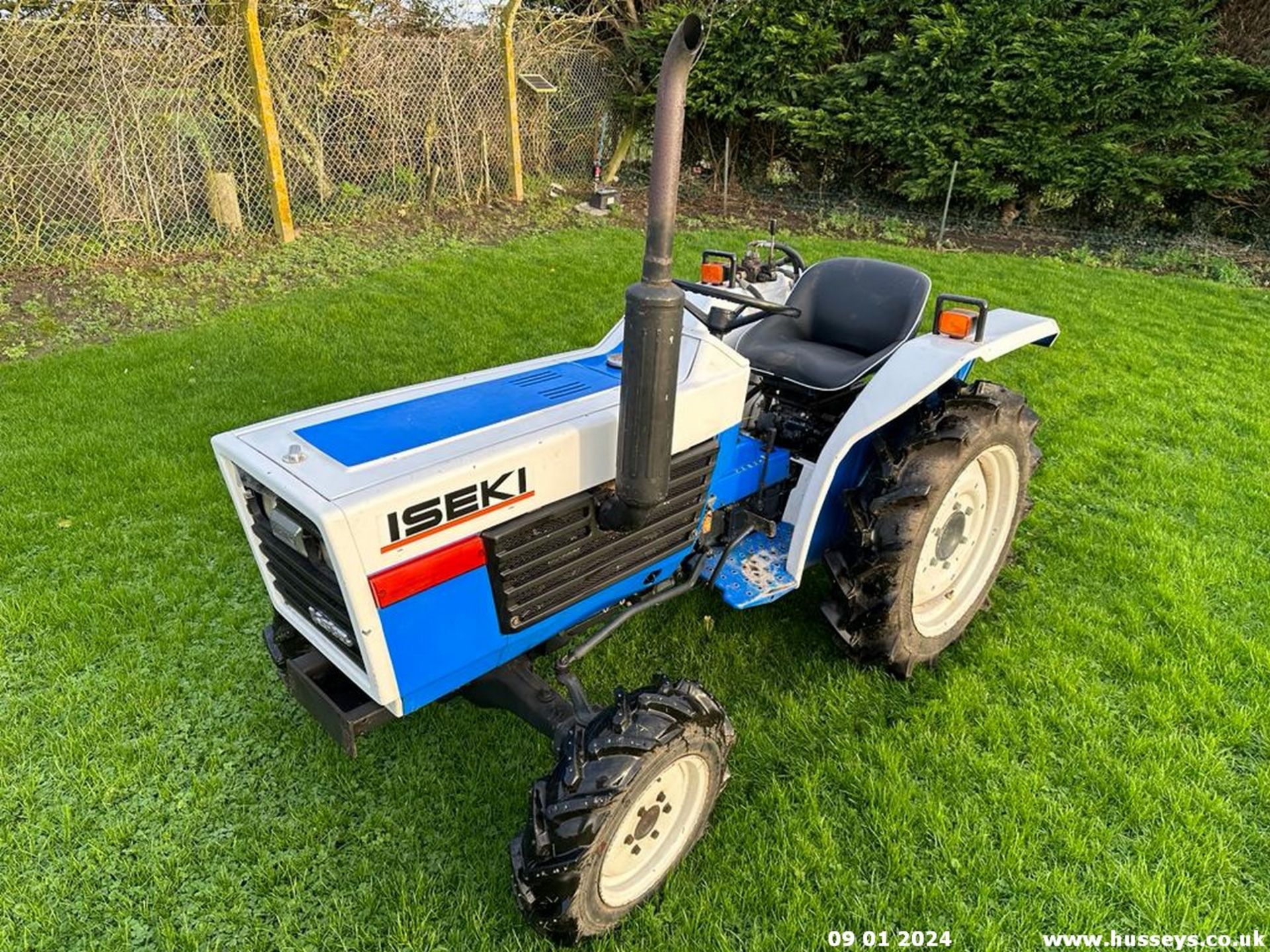 ISEKI COMPACT TRACTOR - Bild 2 aus 11