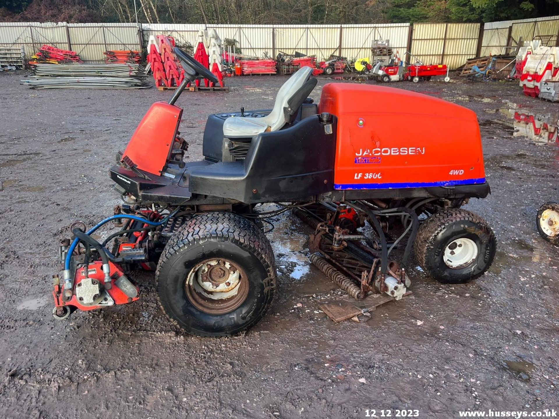 JACOBSEN LF3800 5 GANG MOWER 4WD KUBOTA ENGINE - Image 3 of 13