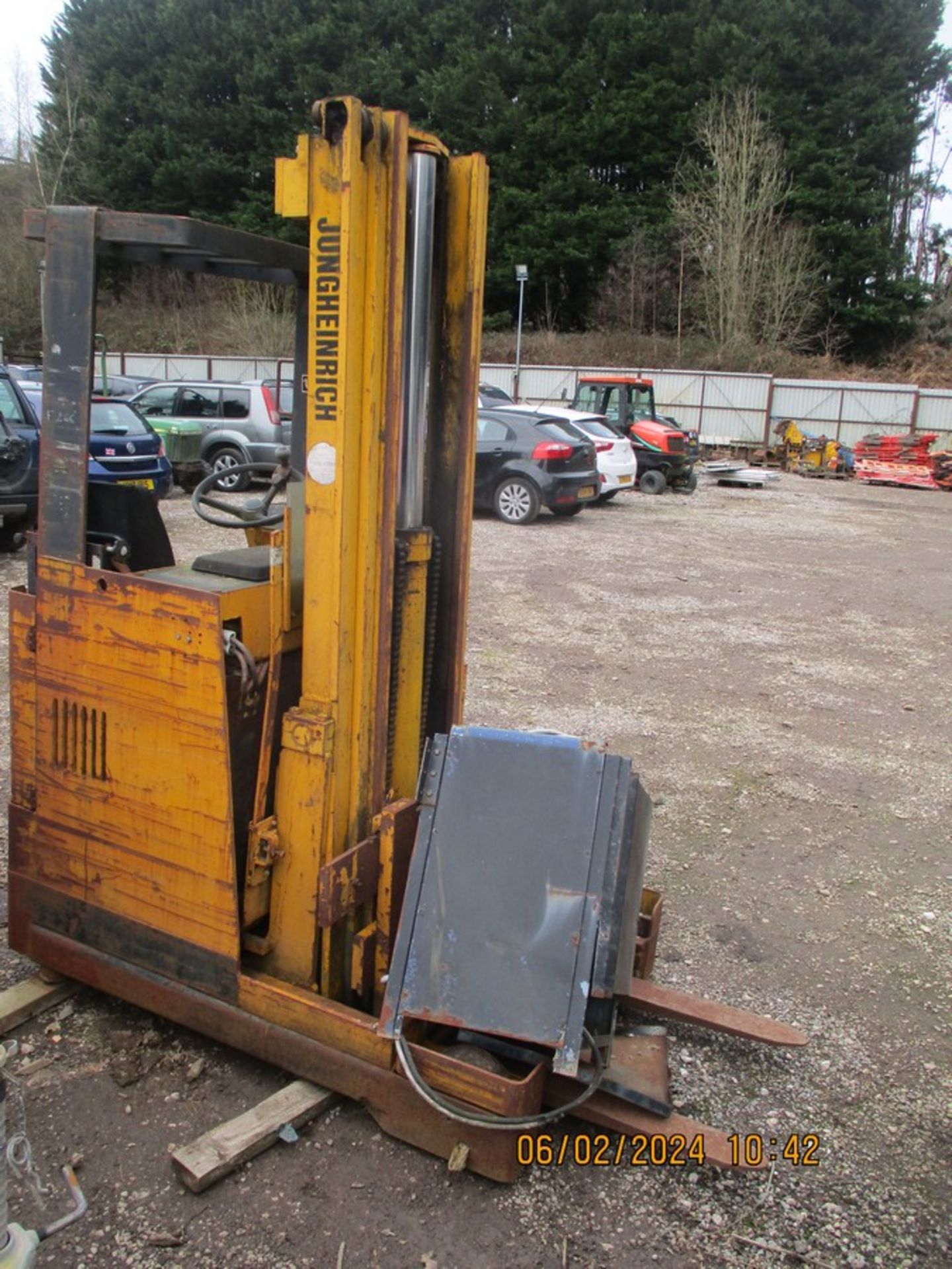 JUNGHEINRICH FORKLIFT C.W CHARGER - Image 3 of 3
