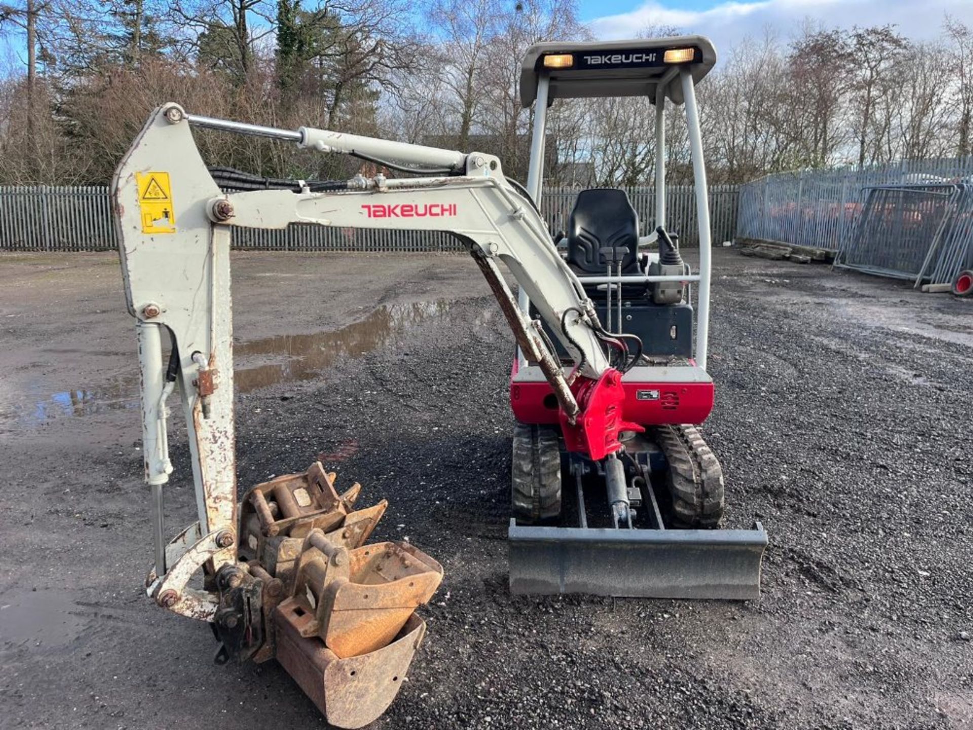 TAKEUCHI TB016 DIGGER 2014 2852HRS C.W QH 4 BUCKETS EXPANDING TRACKS 2 SPEED RTD - Image 4 of 12