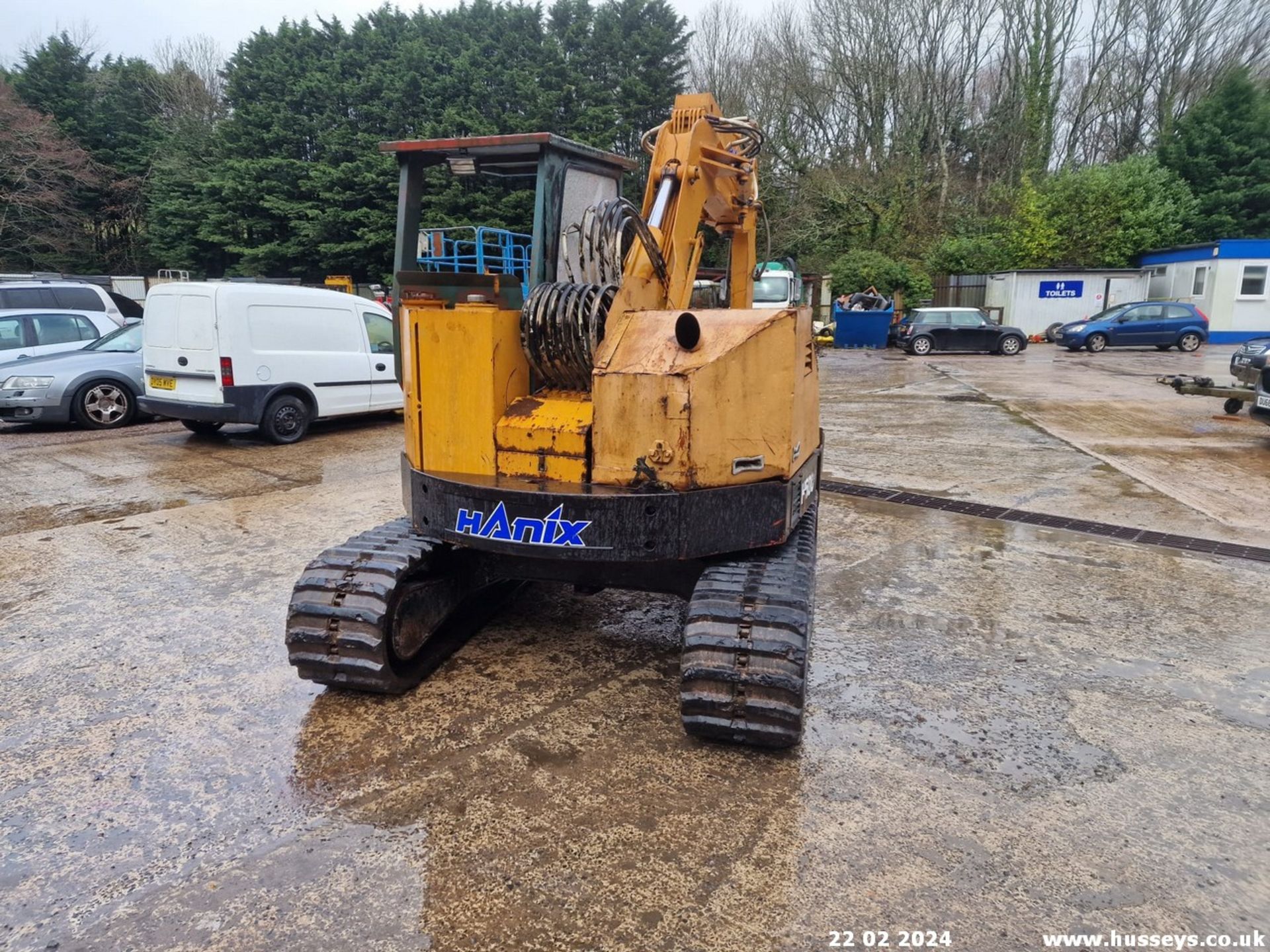 HANIX H500 DIGGER STARTS WITH A SNFF TRACKS & DIGS C.W GRADING BUCKET - Image 4 of 10