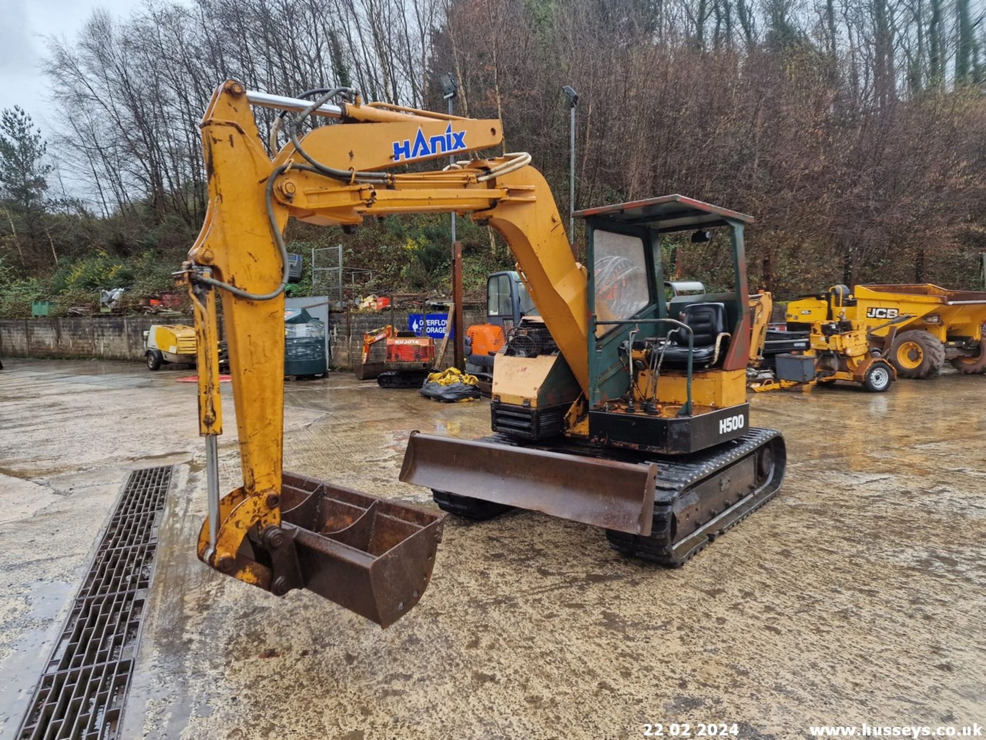 HANIX H500 DIGGER STARTS WITH A SNFF TRACKS & DIGS C.W GRADING BUCKET
