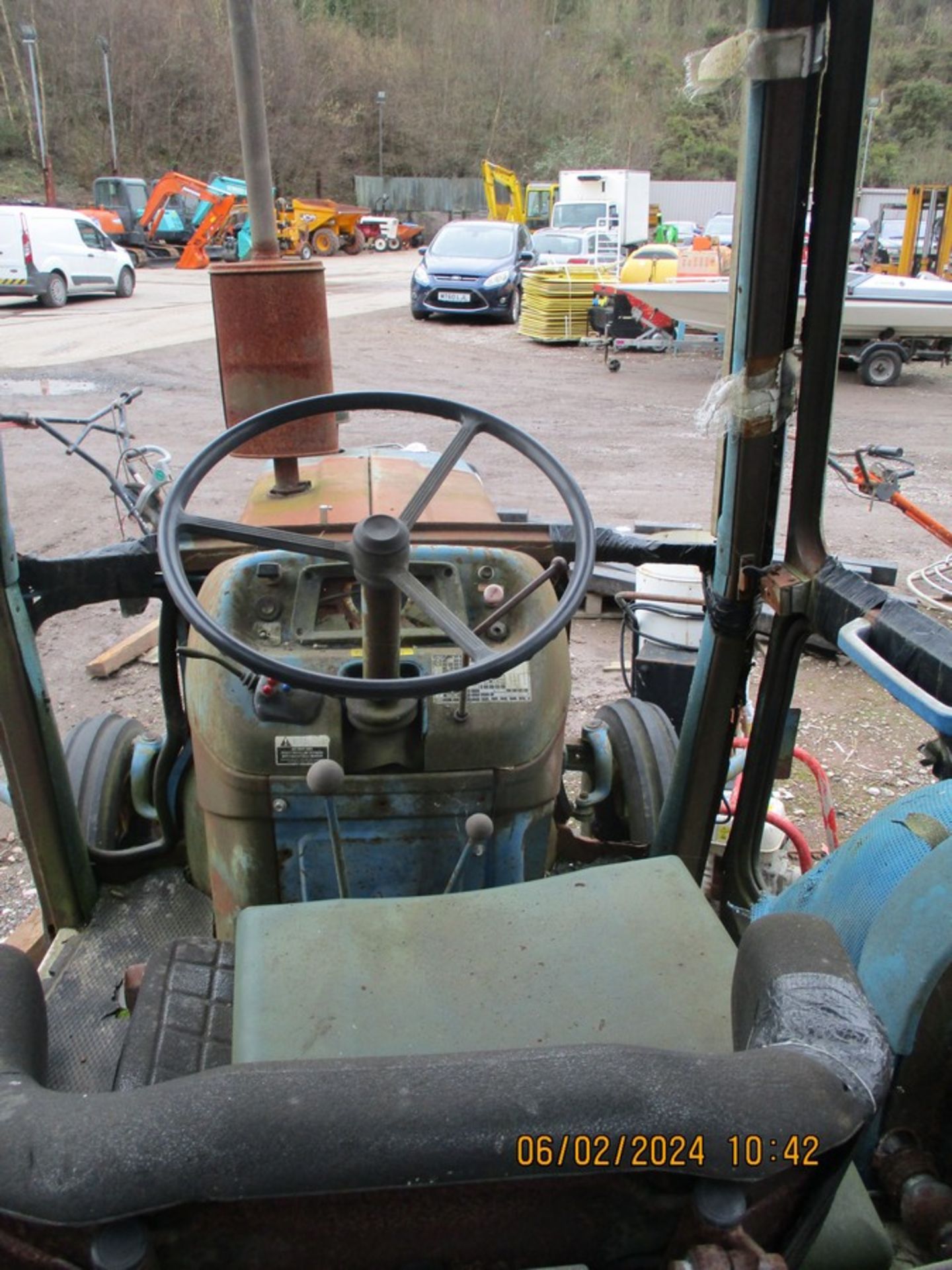 FORD 3600 TRACTOR (DROVE WHEN IT CAME IN BUT BEEN SAT A DAY OR 2) - Image 3 of 4
