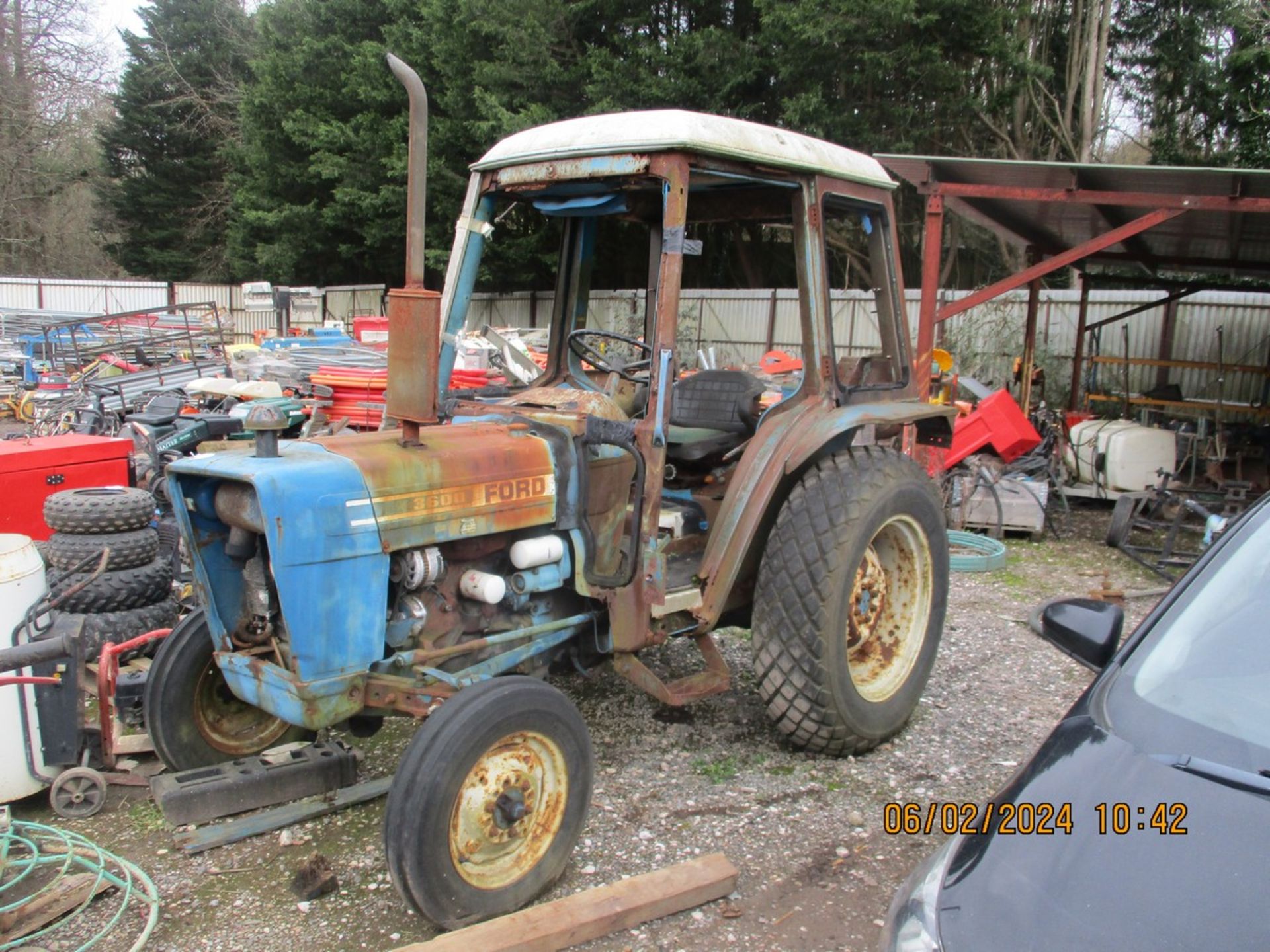 FORD 3600 TRACTOR (DROVE WHEN IT CAME IN BUT BEEN SAT A DAY OR 2)