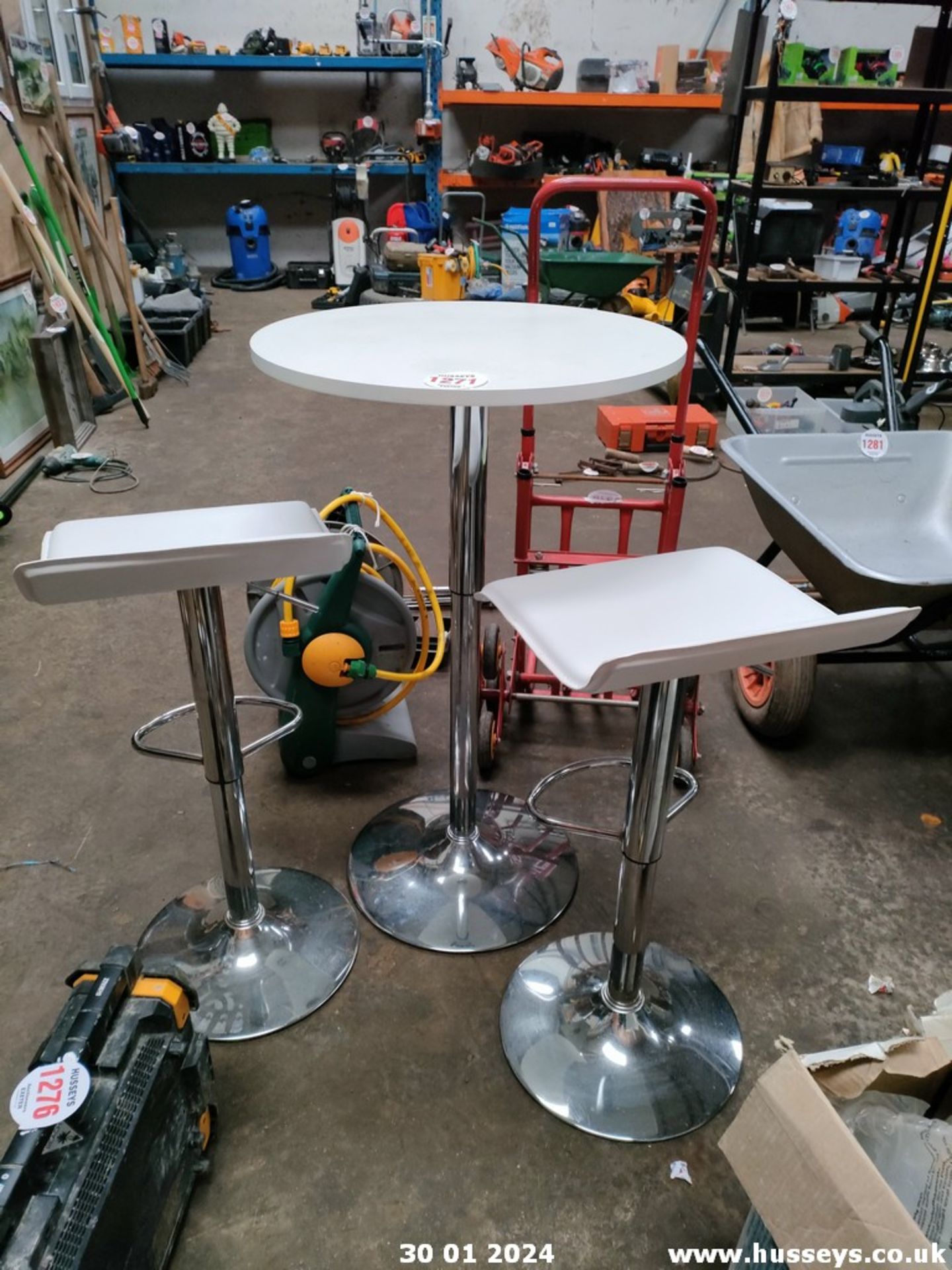 2 ADJUSTABLE STOOLS & TABLE