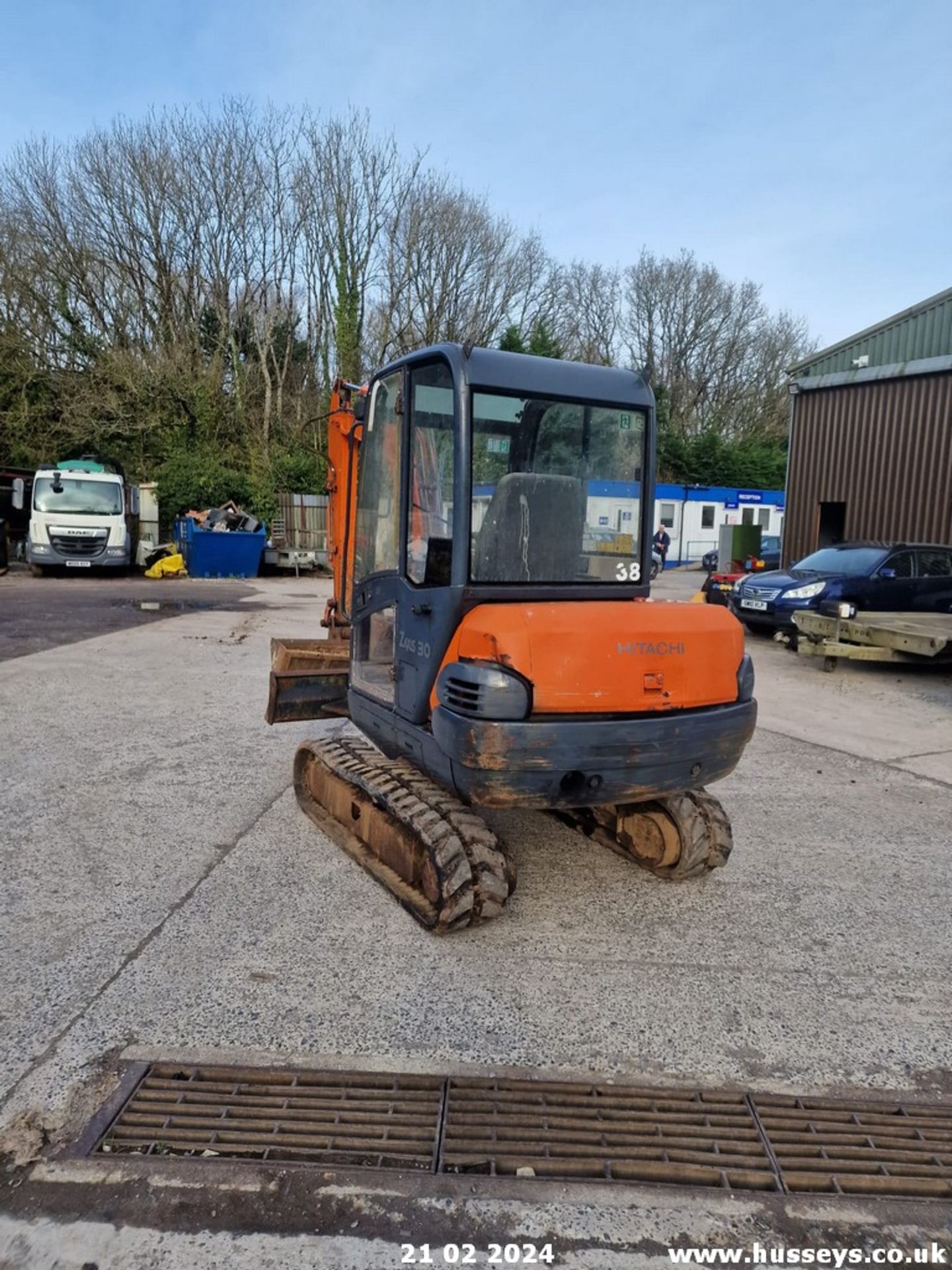 HITACHI ZAXIS 30 DIGGER C.W 2 BUCKETS 2004 4780HRS SHOWING RDD - Image 6 of 12