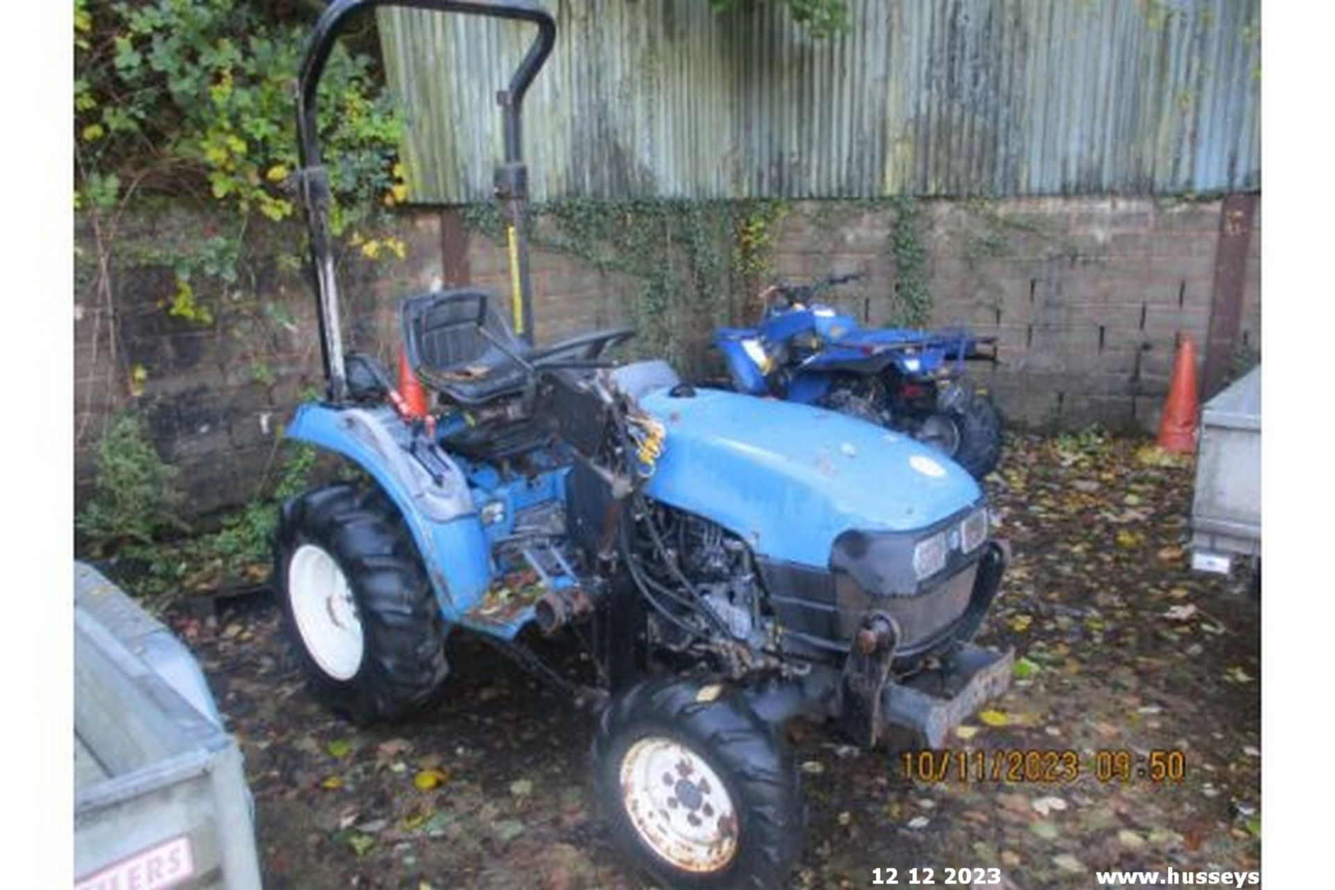 NEW HOLLAND TC21D COMPACT TRACTOR SHOWING 4028HRS - Image 3 of 21