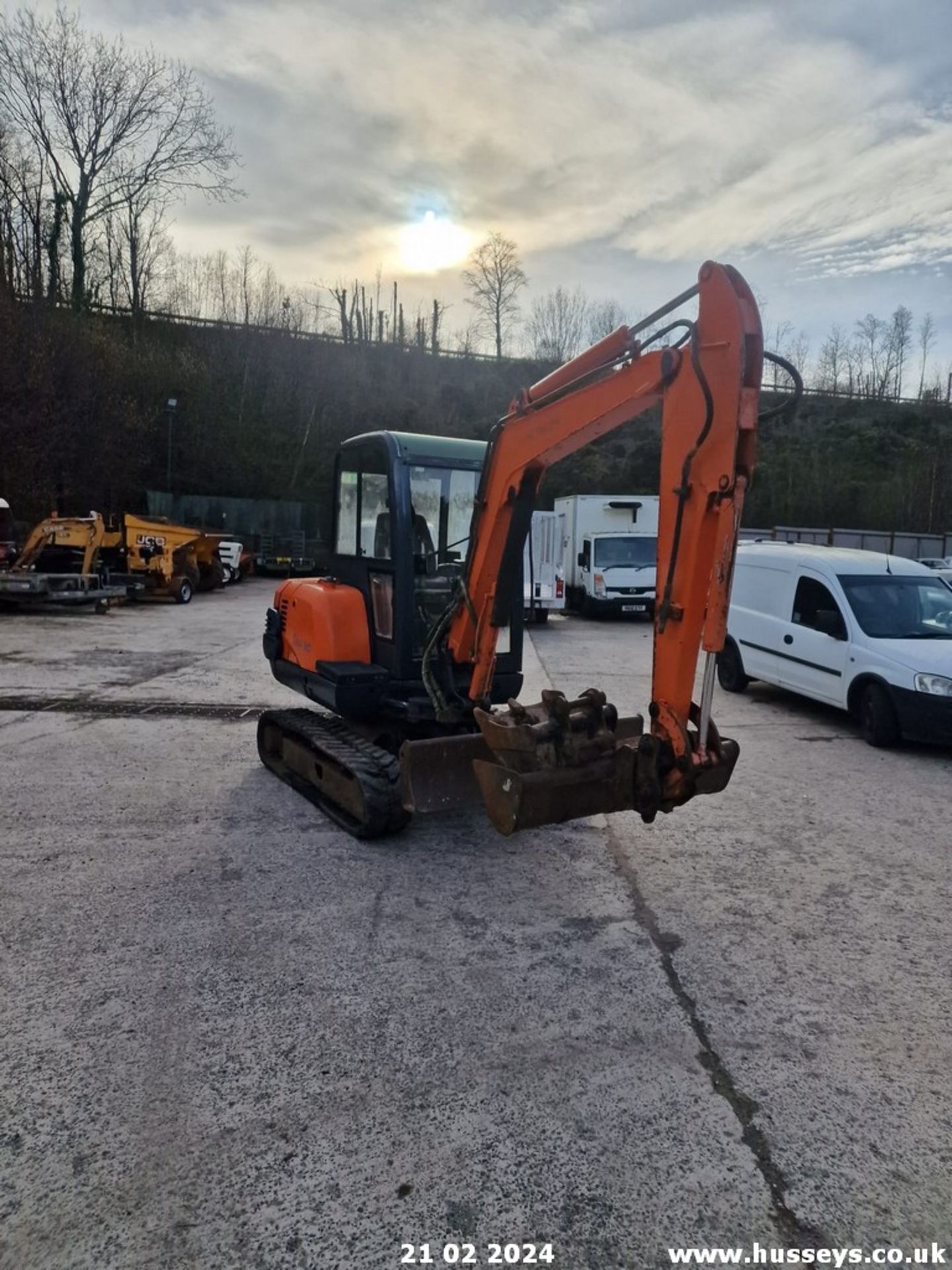 HITACHI ZAXIS 30 DIGGER C.W 2 BUCKETS 2004 4780HRS SHOWING RDD - Image 2 of 12