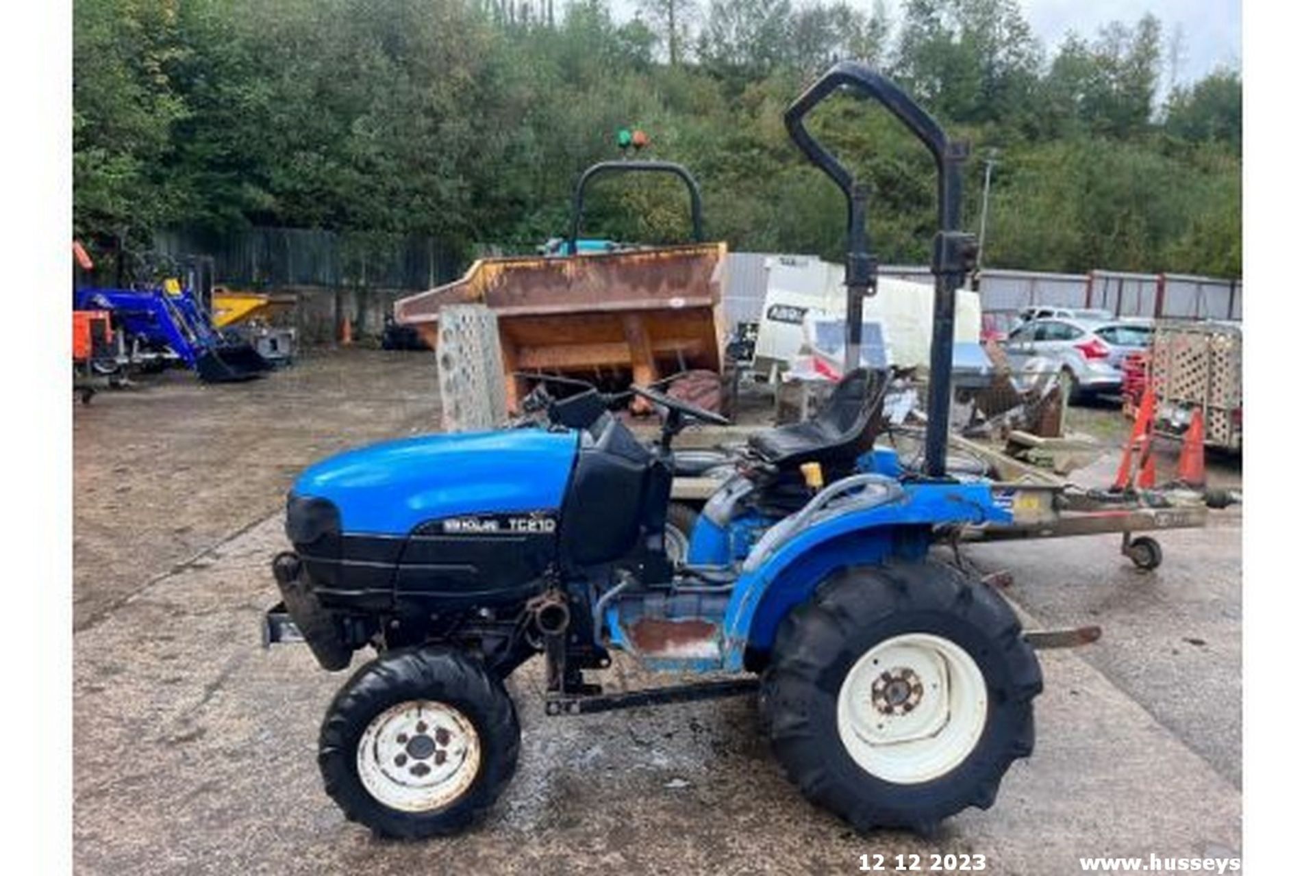 NEW HOLLAND TC21D COMPACT TRACTOR SHOWING 4028HRS - Image 2 of 21