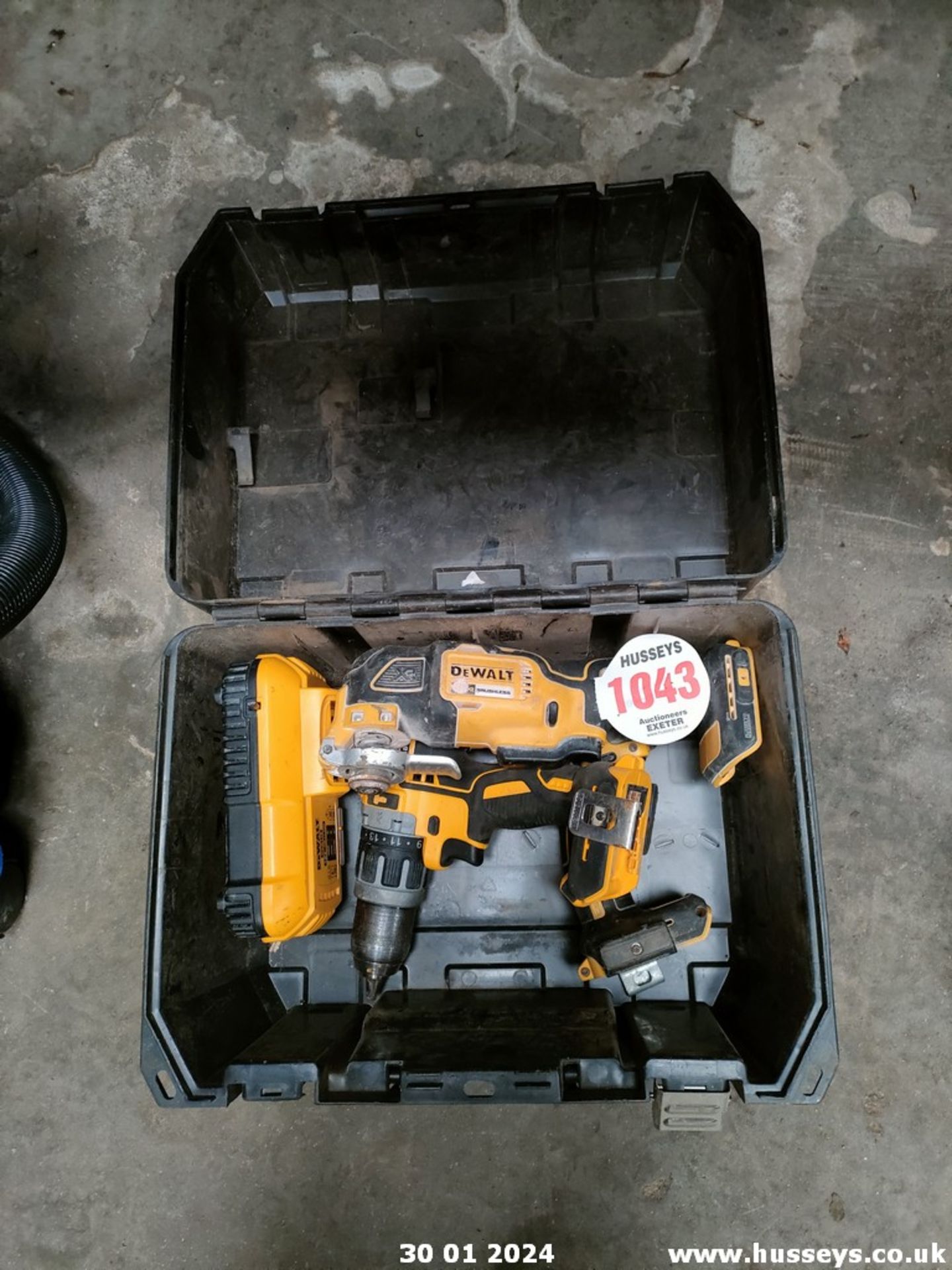 CORDLESS DEWALT POWER TOOLS