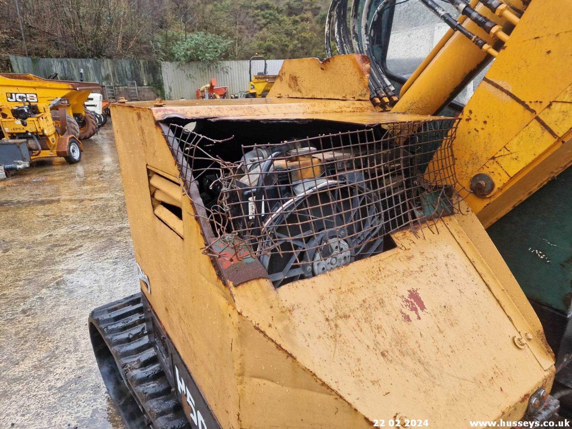 HANIX H500 DIGGER STARTS WITH A SNFF TRACKS & DIGS C.W GRADING BUCKET - Image 9 of 10