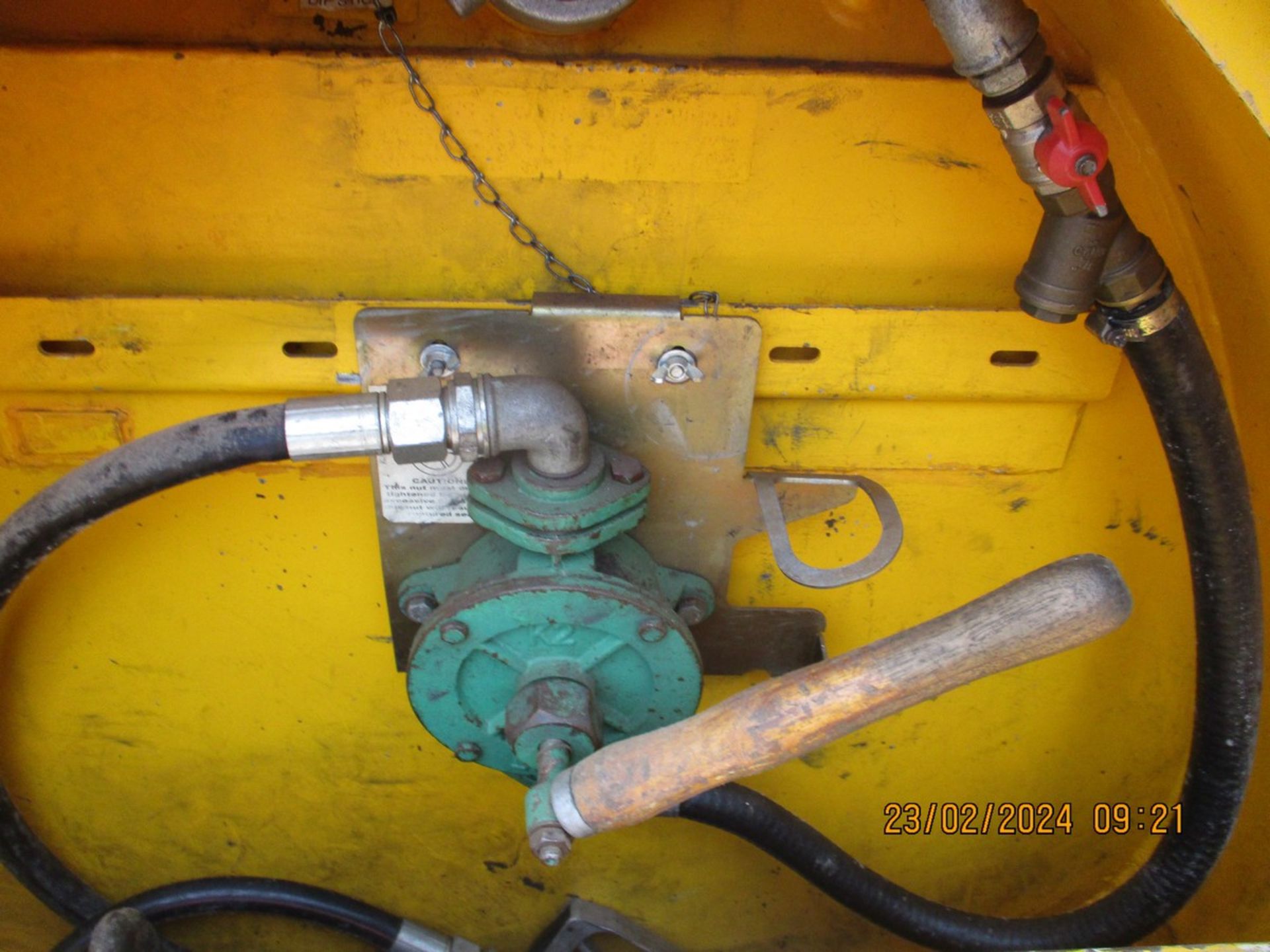 WESTERN 950 LITRE DIESEL BOWSER C.W HAND PUMP - Image 4 of 4