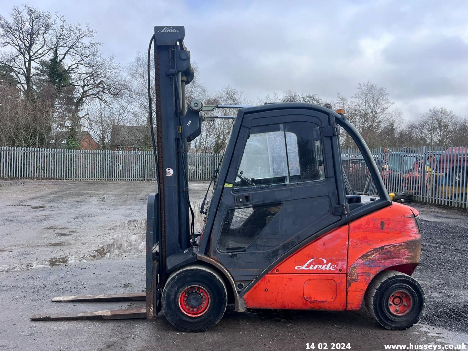 LINDE H35 DIESEL FORKLIFT FULL CAB PIPED FOR 3RD SERVICE RDL - Image 2 of 12