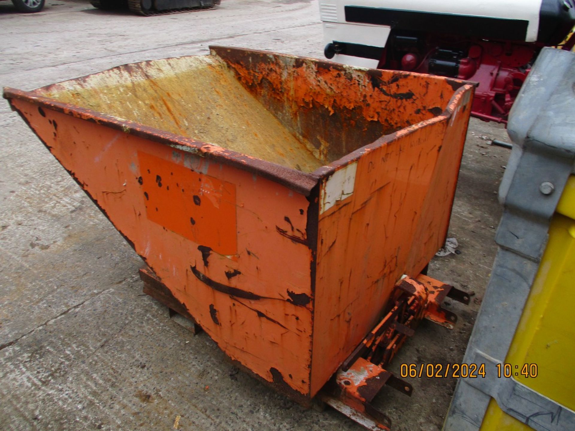 FORKLIFT TIPPING SKIP - Image 3 of 3