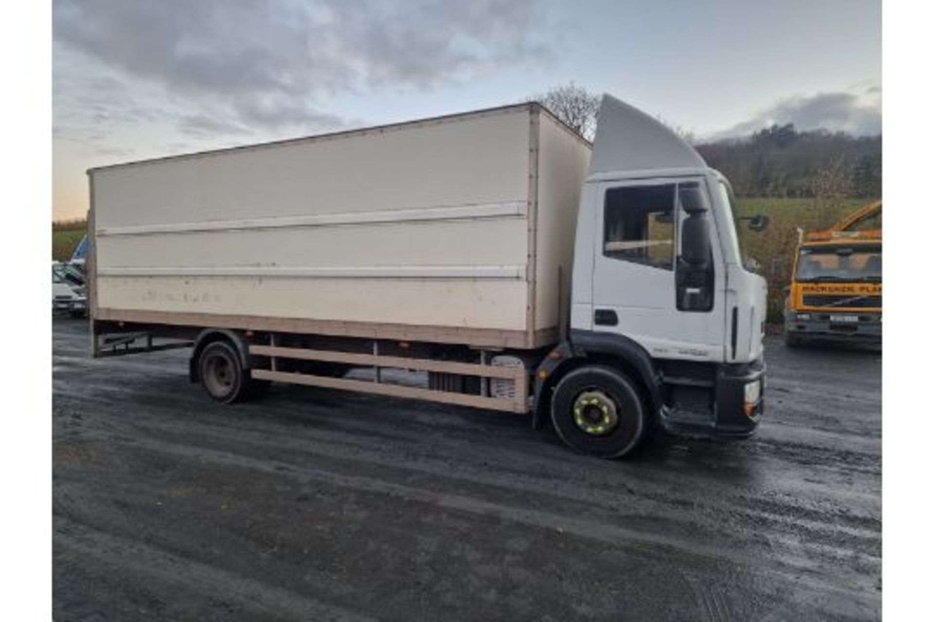 10/60 IVECO EUROCARGO (MY 2008) - 5880cc 2dr Lorry (White)