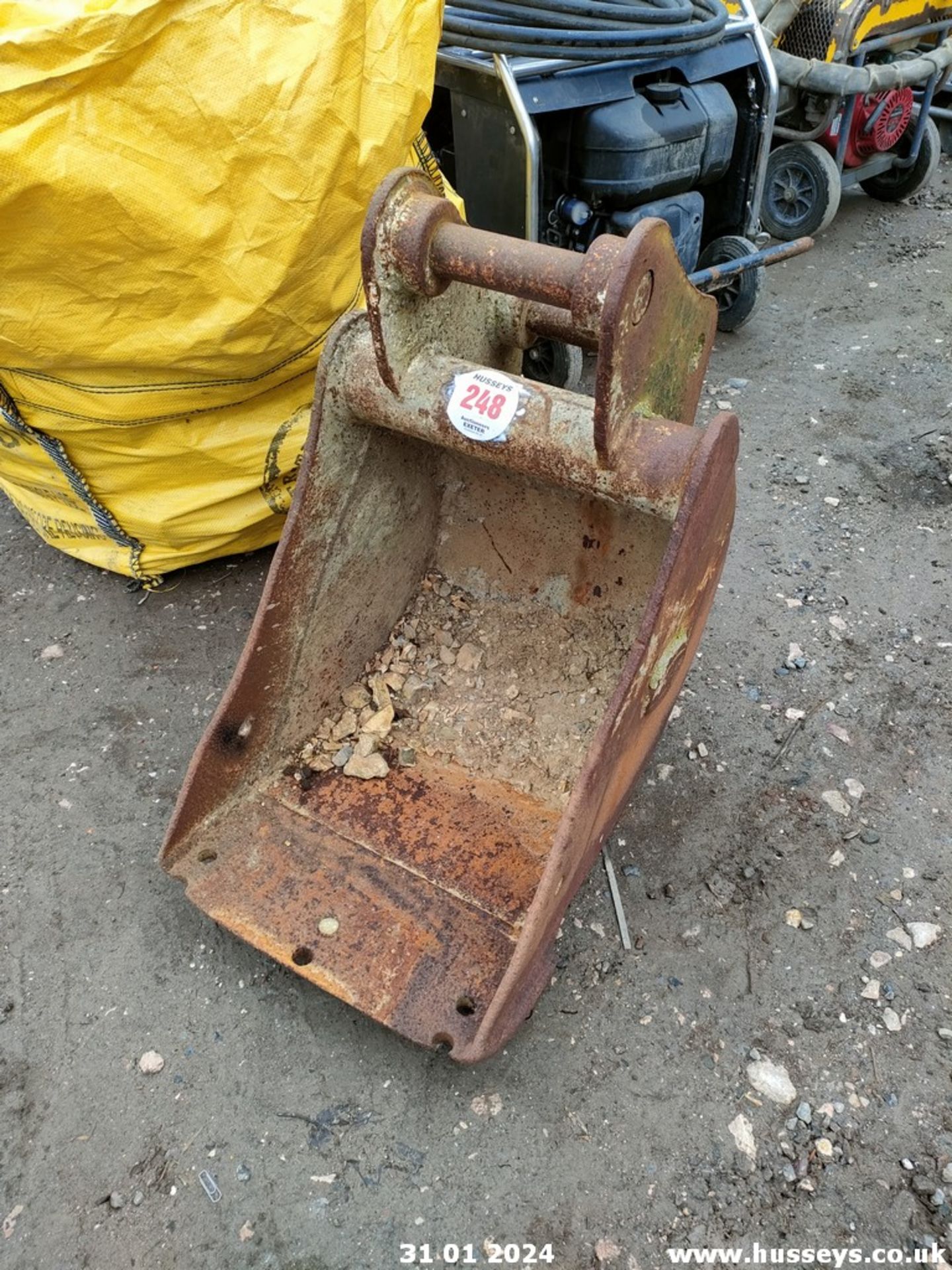 DIGGER BUCKET