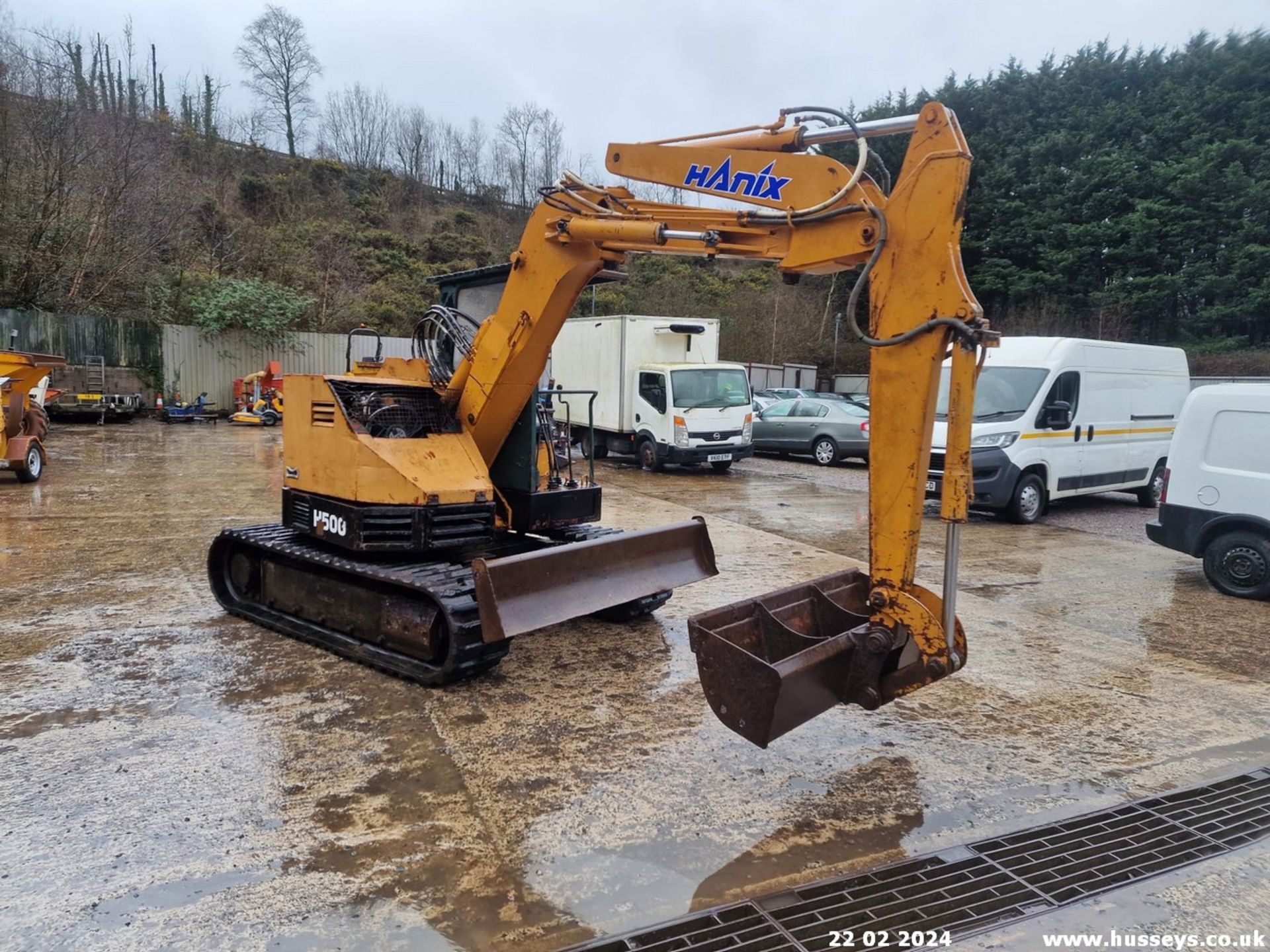 HANIX H500 DIGGER STARTS WITH A SNFF TRACKS & DIGS C.W GRADING BUCKET - Image 6 of 10