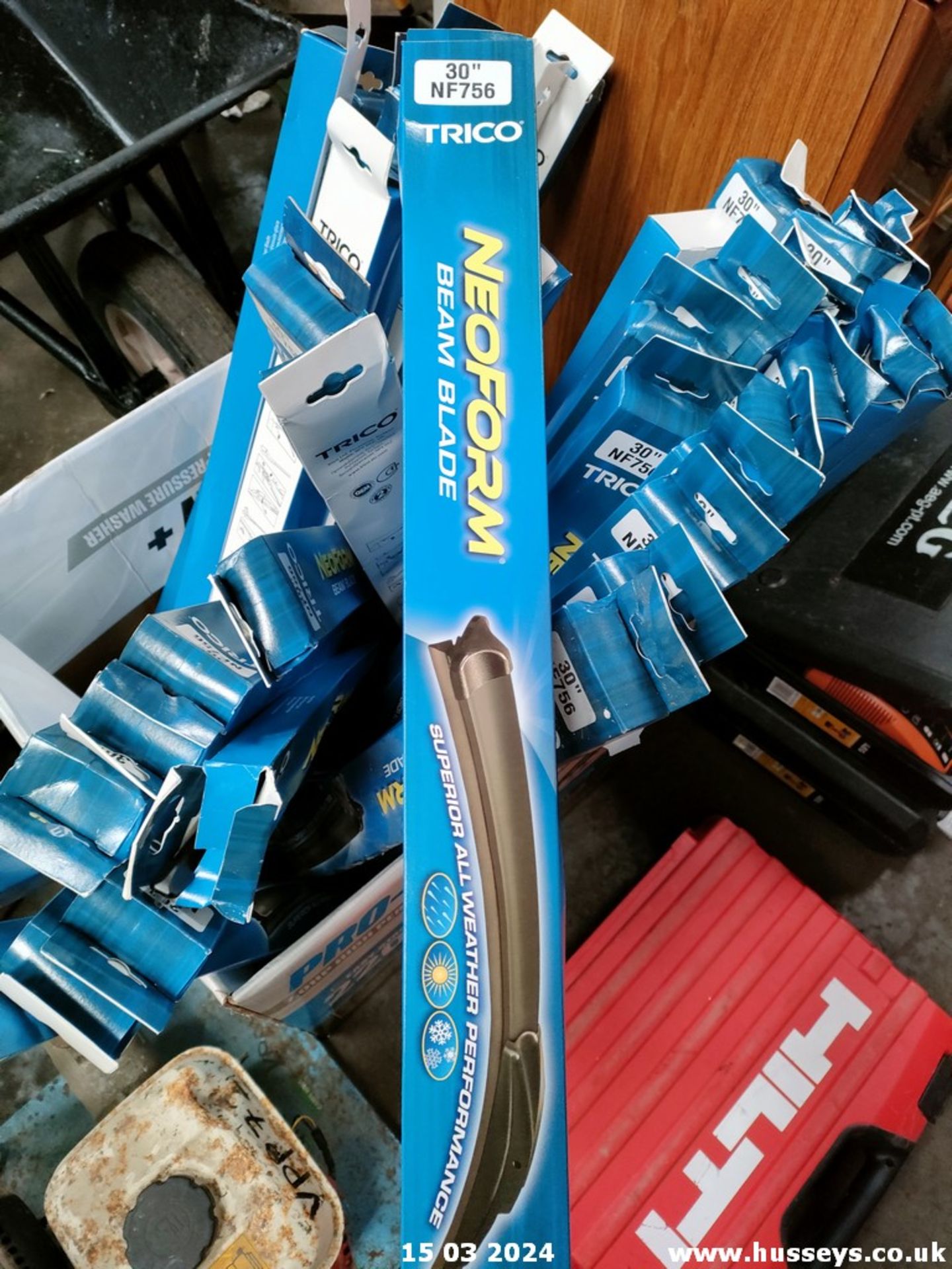 BOX OF WIPER BLADES - Image 2 of 3