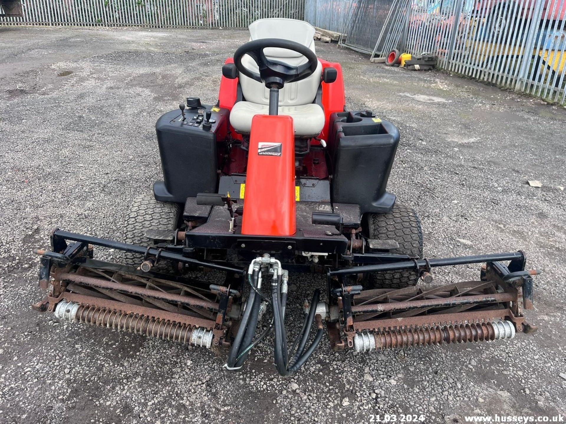 JACOBSEN TR3 TRIPLE RIDE ON MOWER KUBOTA DIESEL ENGINE RDC - Image 2 of 10