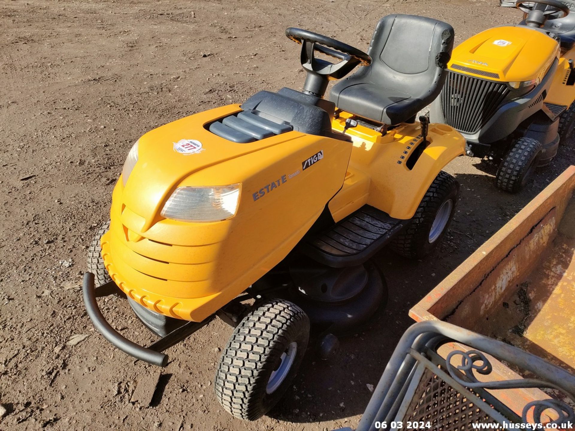 STIGA ESTATE RIDE ON MOWER - Image 4 of 6