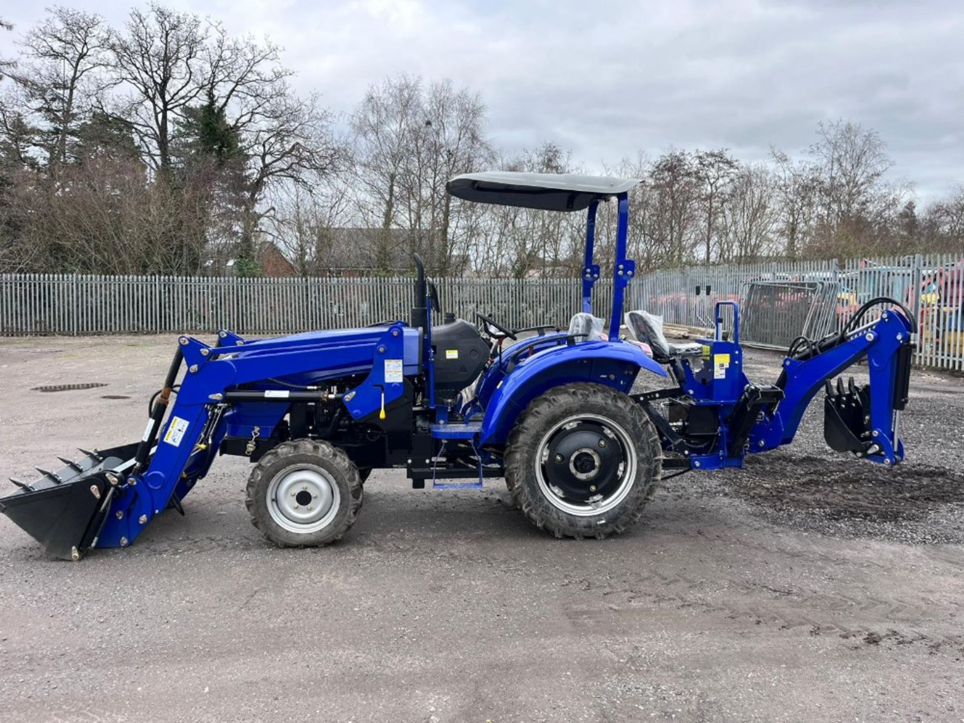 TAIYUE 40HP TRACTOR C.W 2 IN 1 FRONT BUCKET & BACK ACTOR WITH 2 BUCKETS UNUSED - Bild 2 aus 24