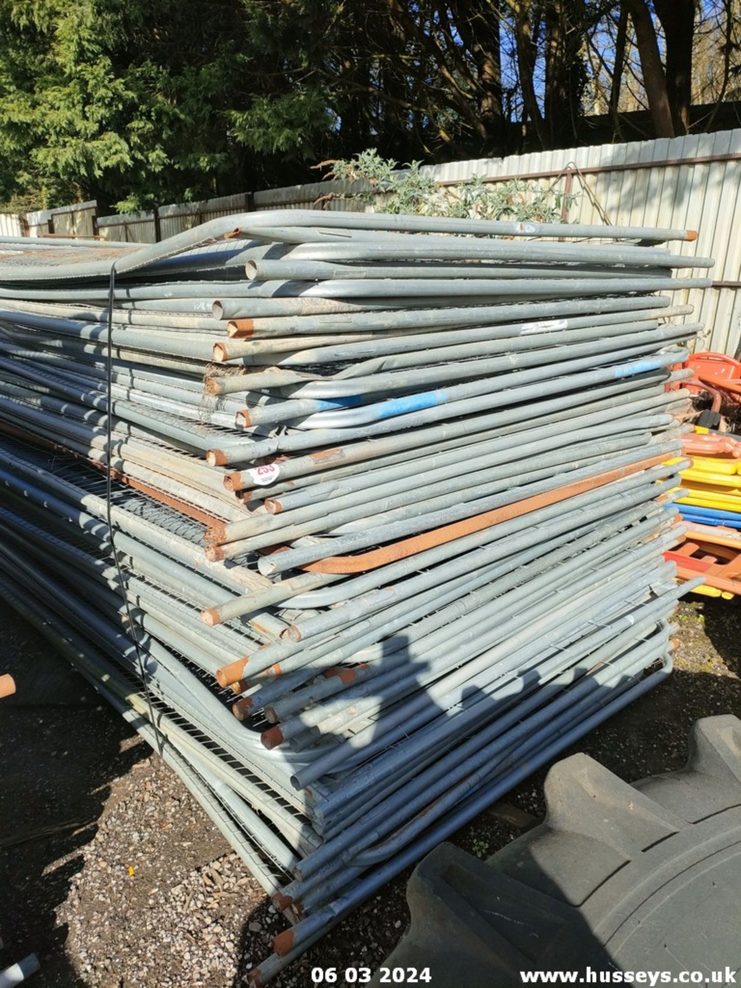 APPROX 50 HERRAS FENCE PANELS