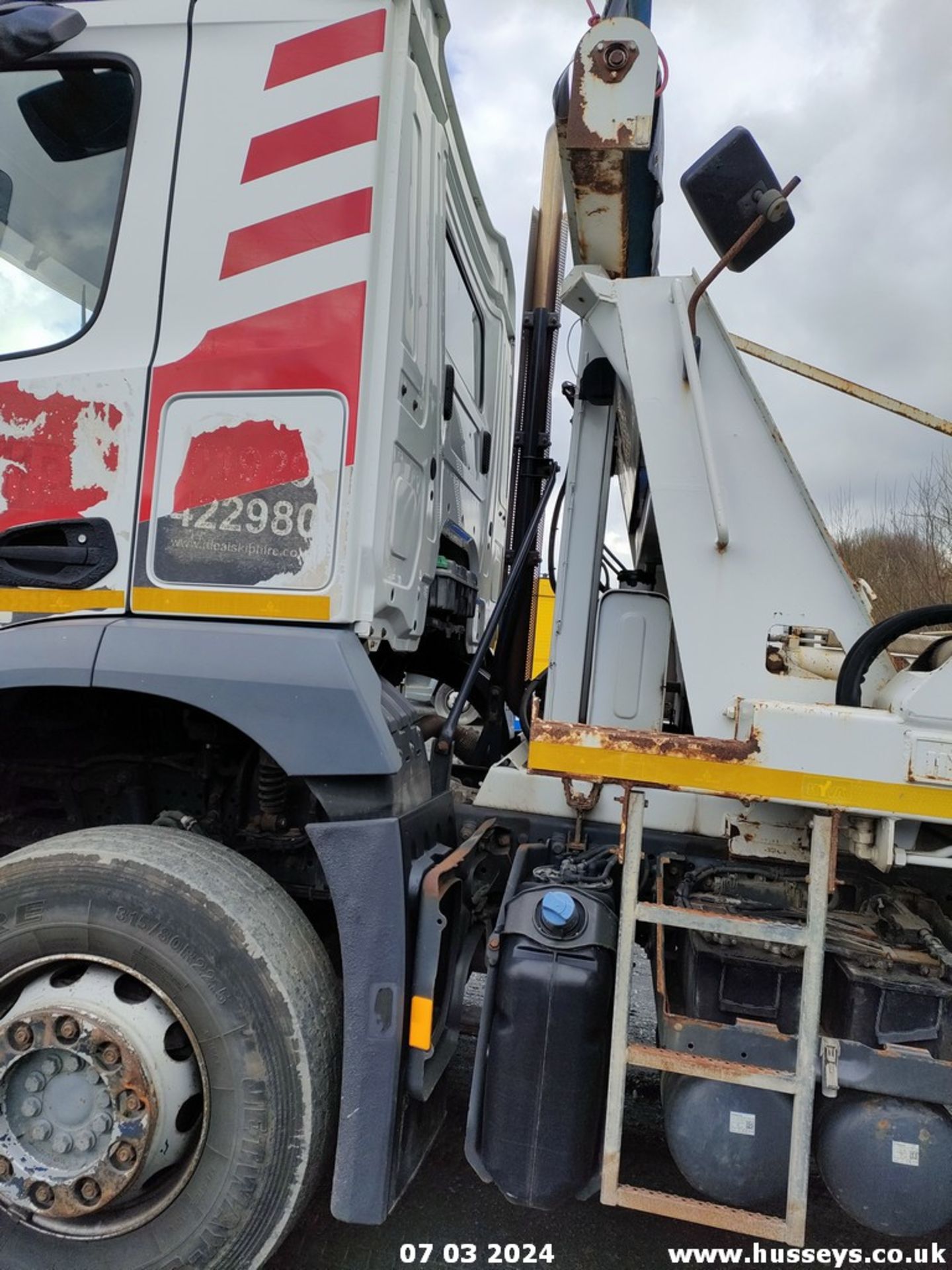 13/63 MERCEDES AROCS (1) SKIP LORRY - 7698cc 2dr (White) - Image 24 of 50